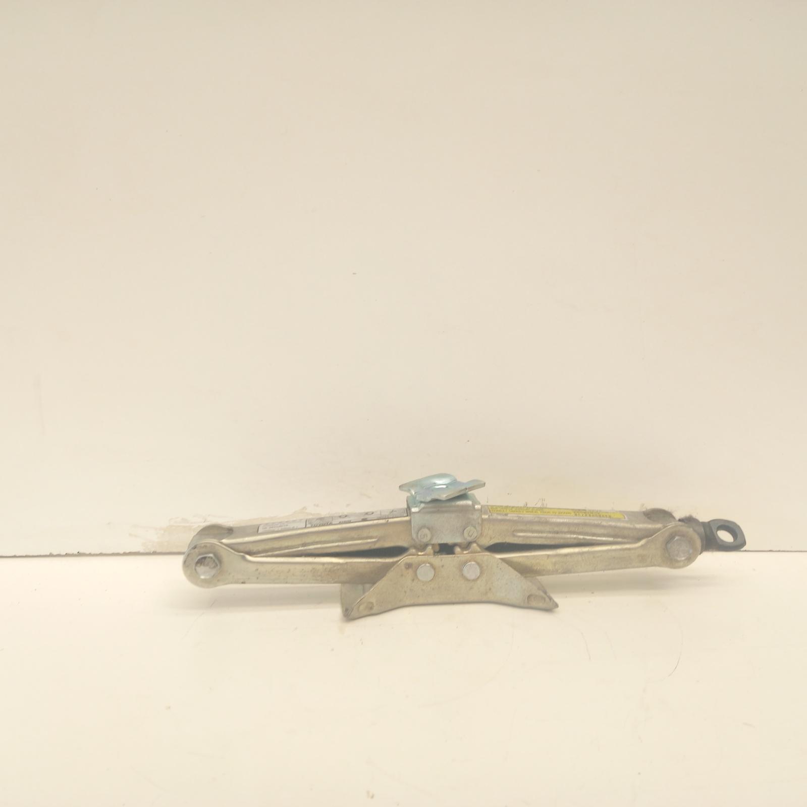 View Auto part Jack Toyota Rav4 2005