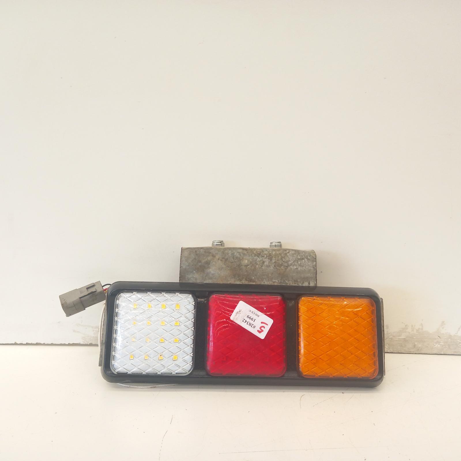 View Auto part Right Taillight Toyota Hilux 1999