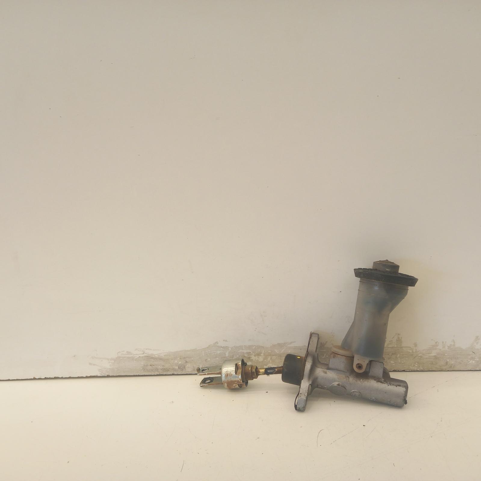View Auto part Clutch Master Cylind Toyota Hilux 1999