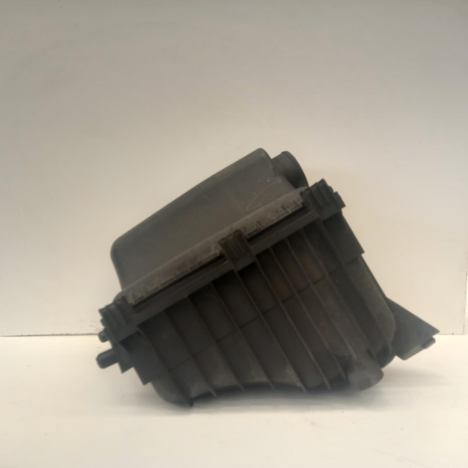 2005 Mercedes Sprinter Air Cleaner/Box View Auto part Air Cleaner/Box Mercedes Sprinter 2005