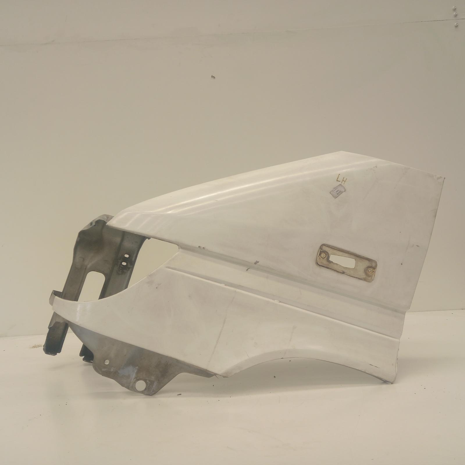 2005 Mercedes Sprinter Left Guard View Auto part Left Guard Mercedes Sprinter 2005