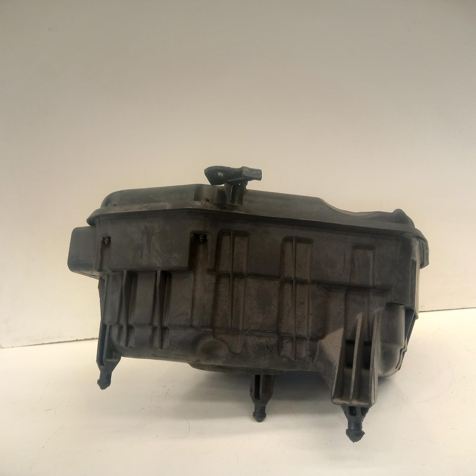 View Auto part Air Cleaner/Box Jeep Patriot 2016