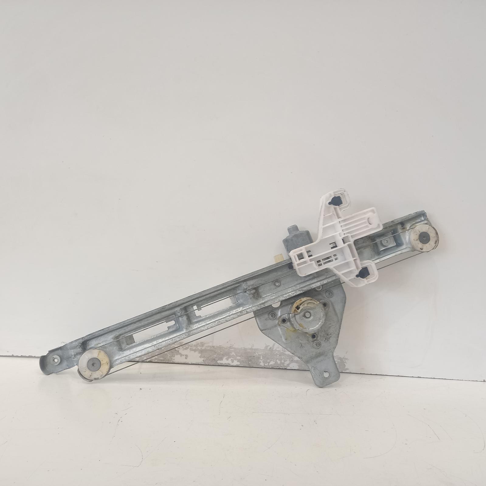 2016 Jeep Patriot Right Rear Wnd Reg/Motor View Auto part Right Rear Wnd Reg/Motor Jeep Patriot 2016