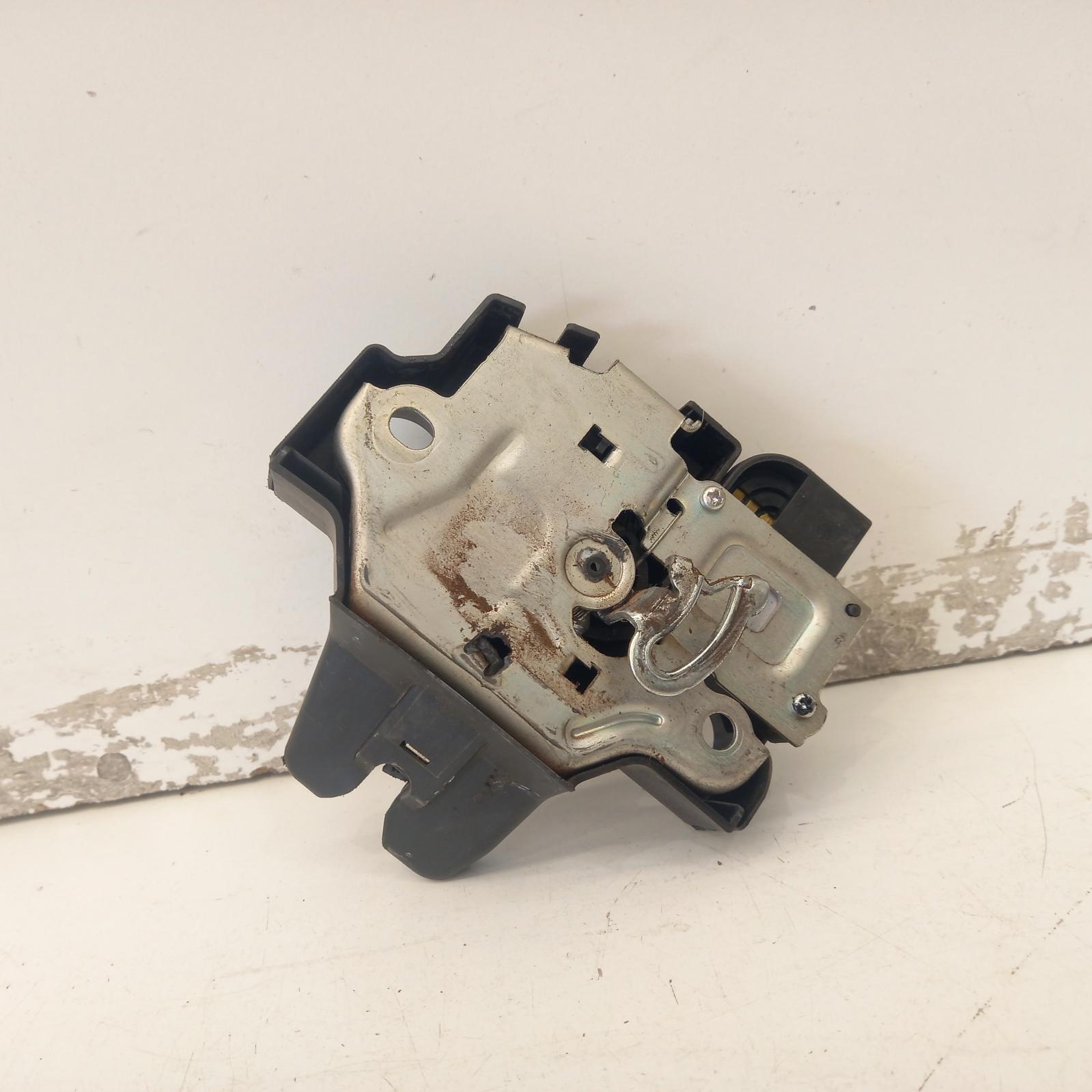 View Auto part Door/Boot/Gate Lock Toyota Camry 2008