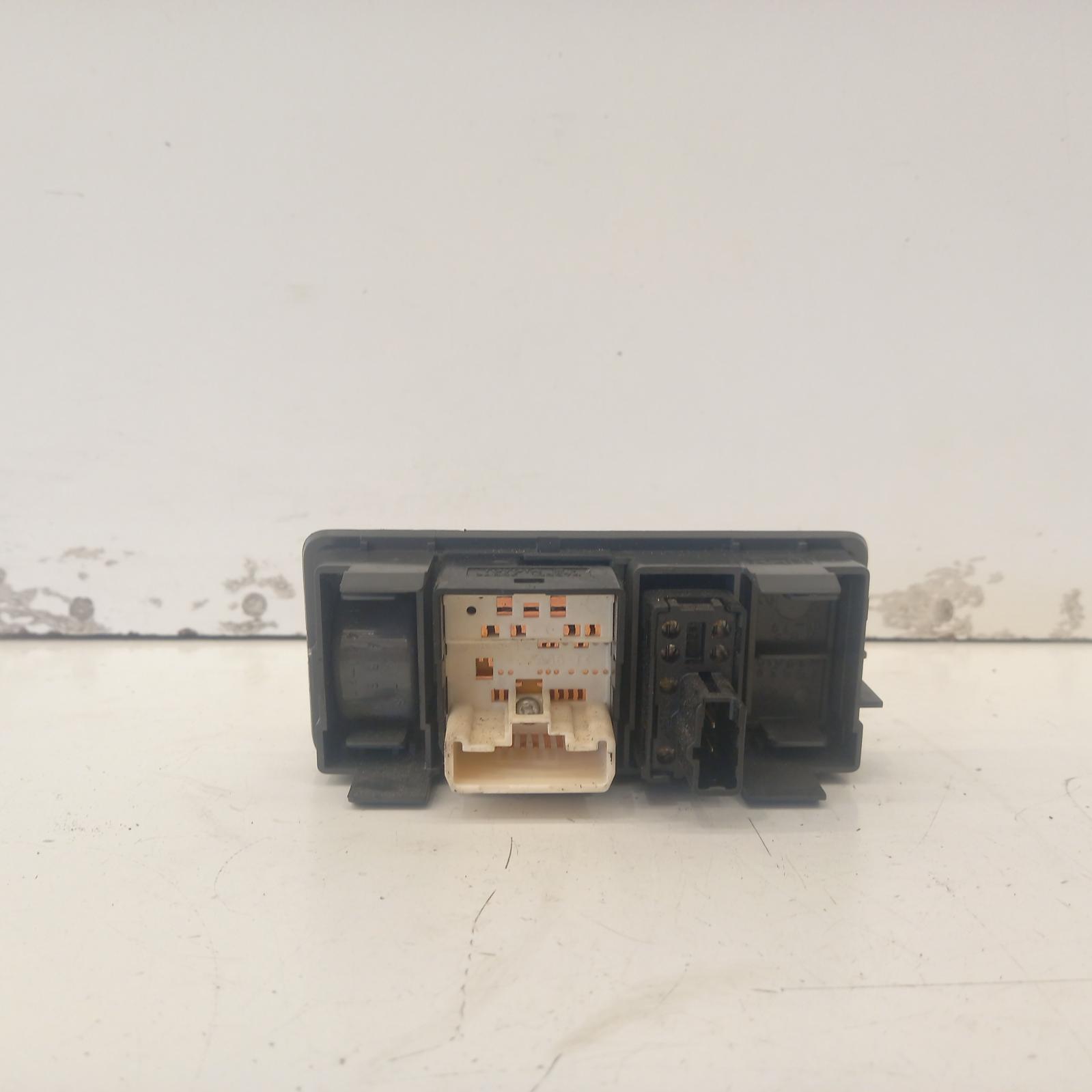 View Auto part Misc Switch/Relay Toyota Corolla 2006