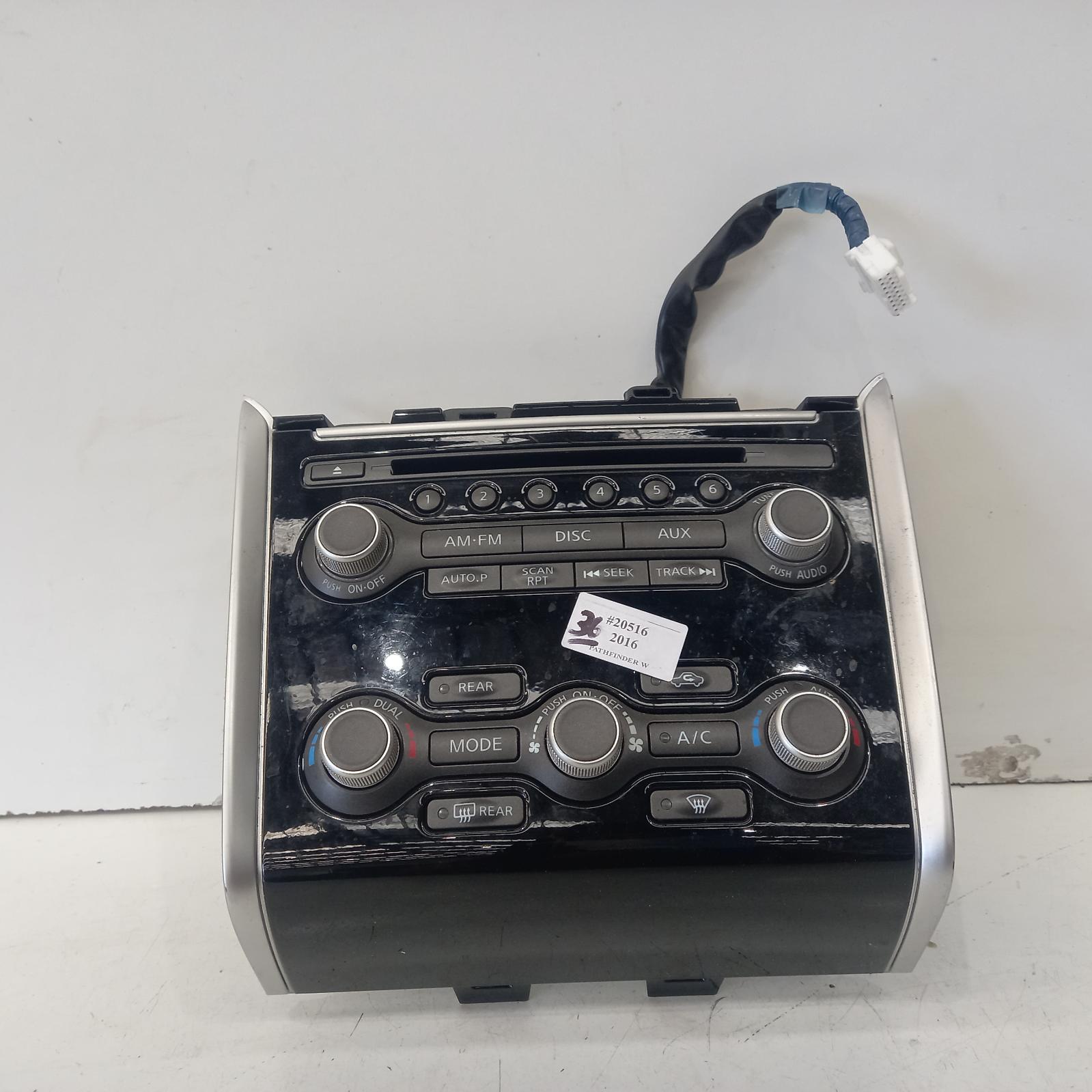 View Auto part Radio/Cd/Dvd/Sat/Tv Nissan Pathfinder 2016