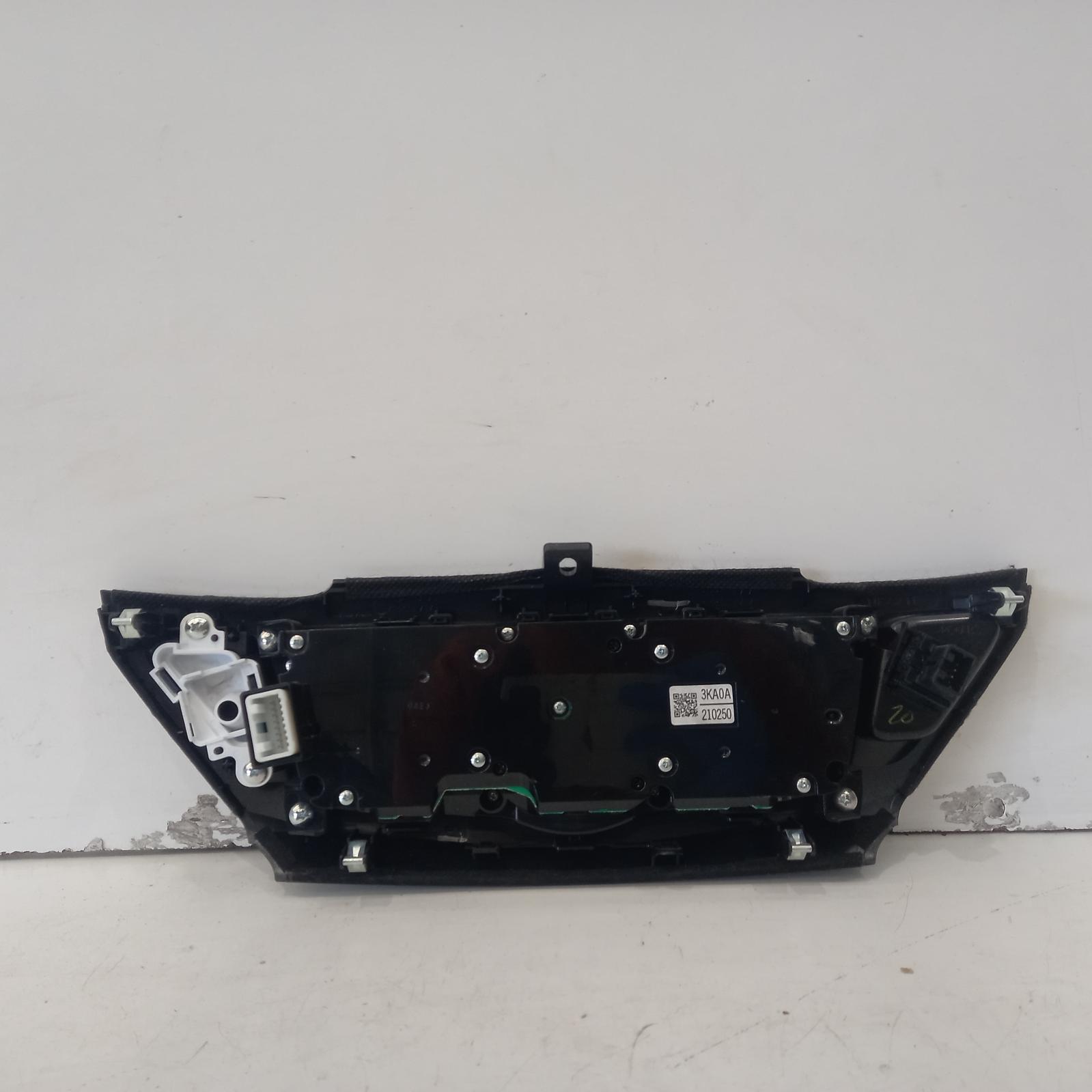 View Auto part Radio/Cd/Dvd/Sat/Tv Nissan Pathfinder 2016