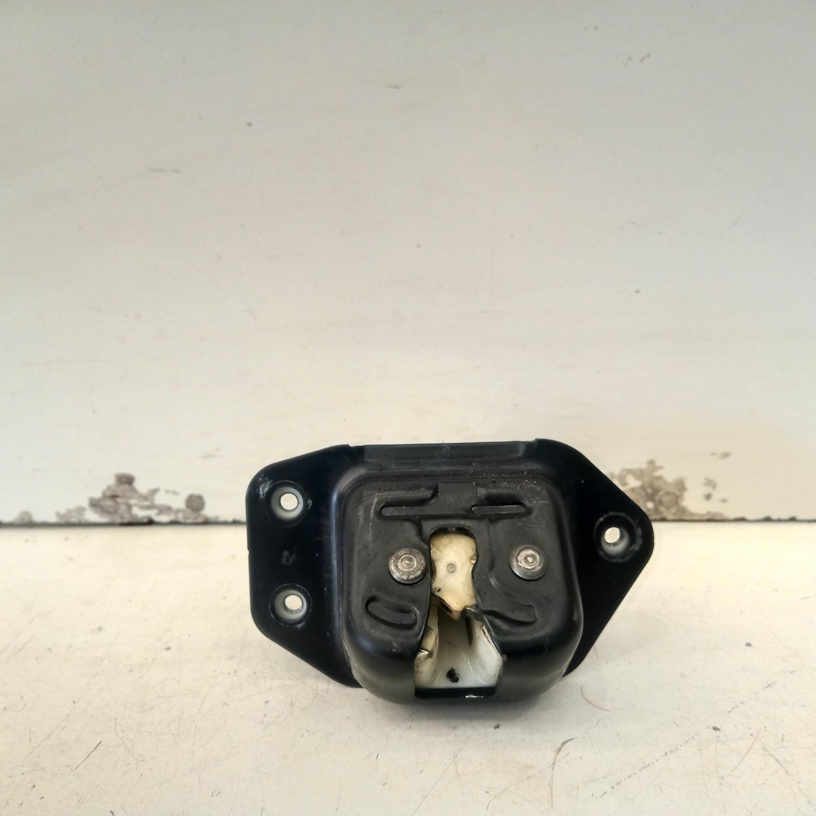 View Auto part Door/Boot/Gate Lock Nissan Pathfinder 2016