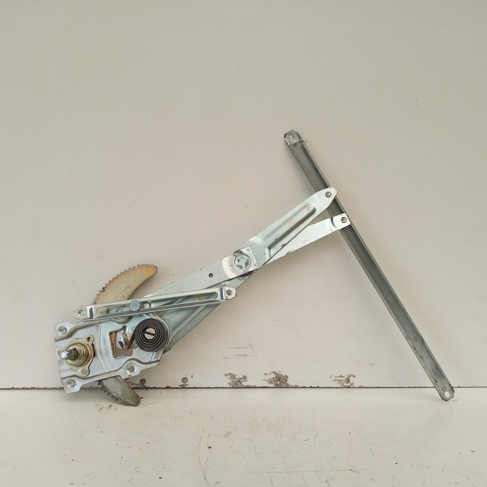 View Auto part Right Front Window Reg/Motor Toyota Landcruiser 1994