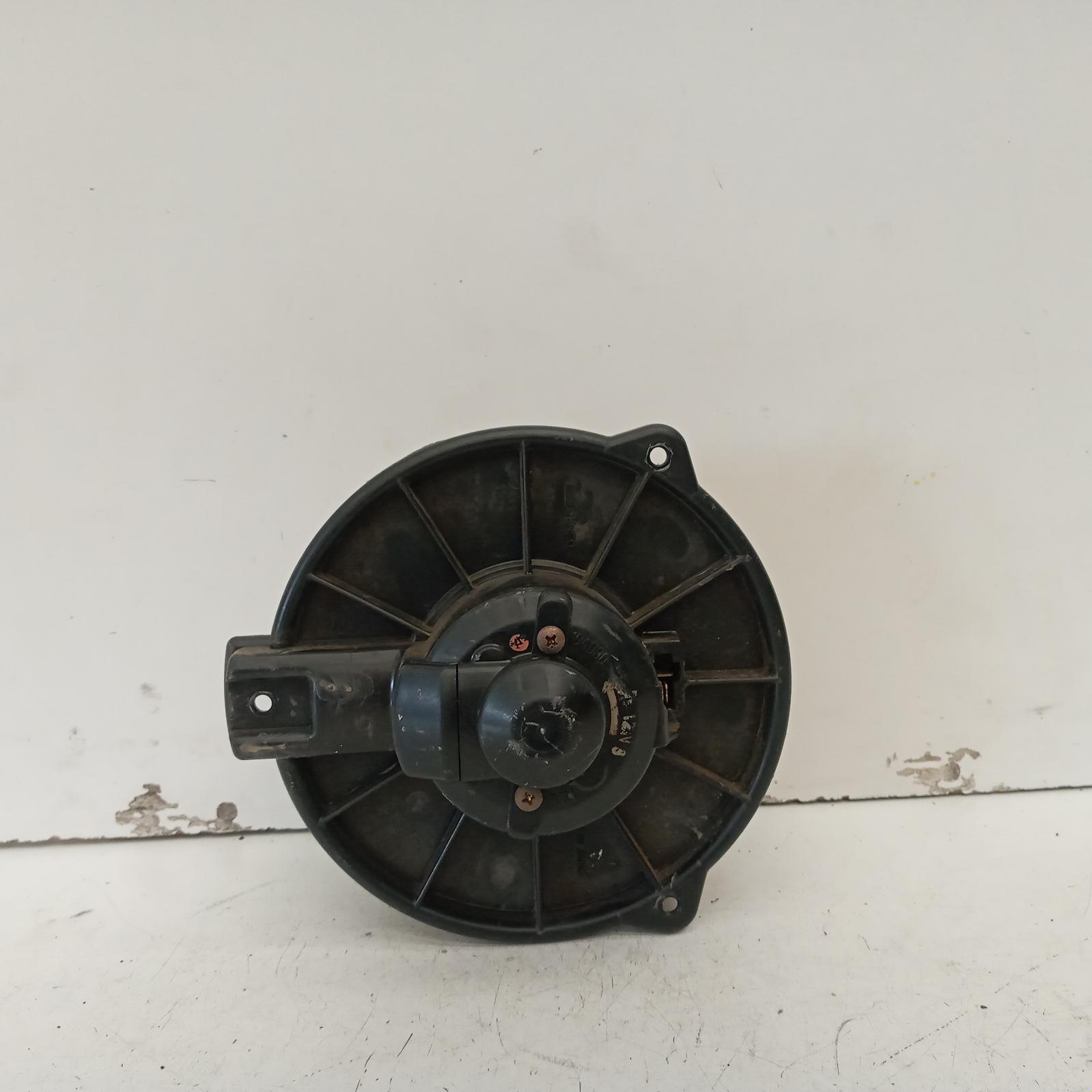 View Auto part Heater Fan Motor Toyota Landcruiser 1994