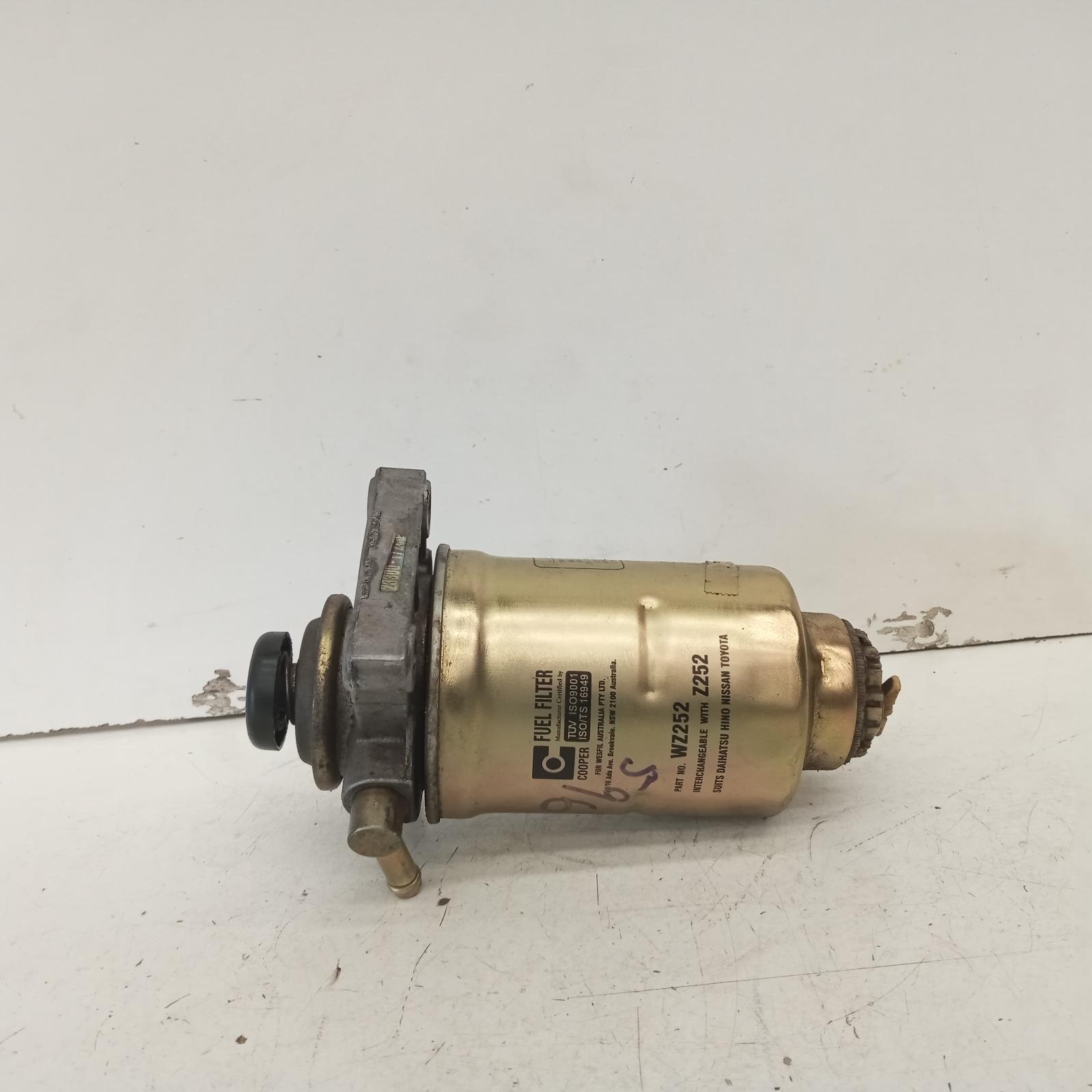 View Auto part Fuel Filter Housing Toyota Landcruiser 1994