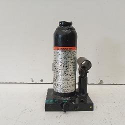 View Auto part Jack Mitsubishi Triton 2022