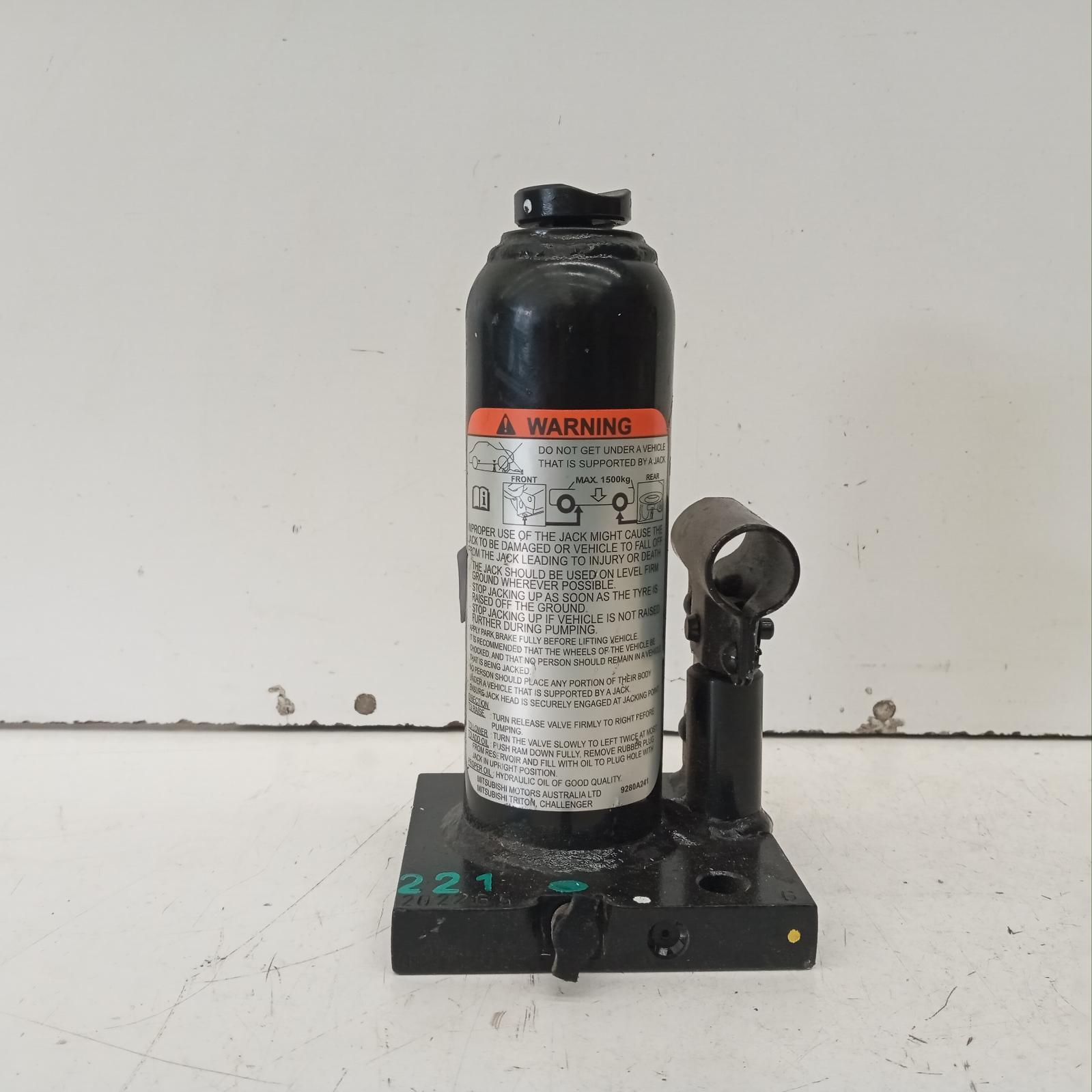2022 Mitsubishi Triton Jack View Auto part Jack Mitsubishi Triton 2022
