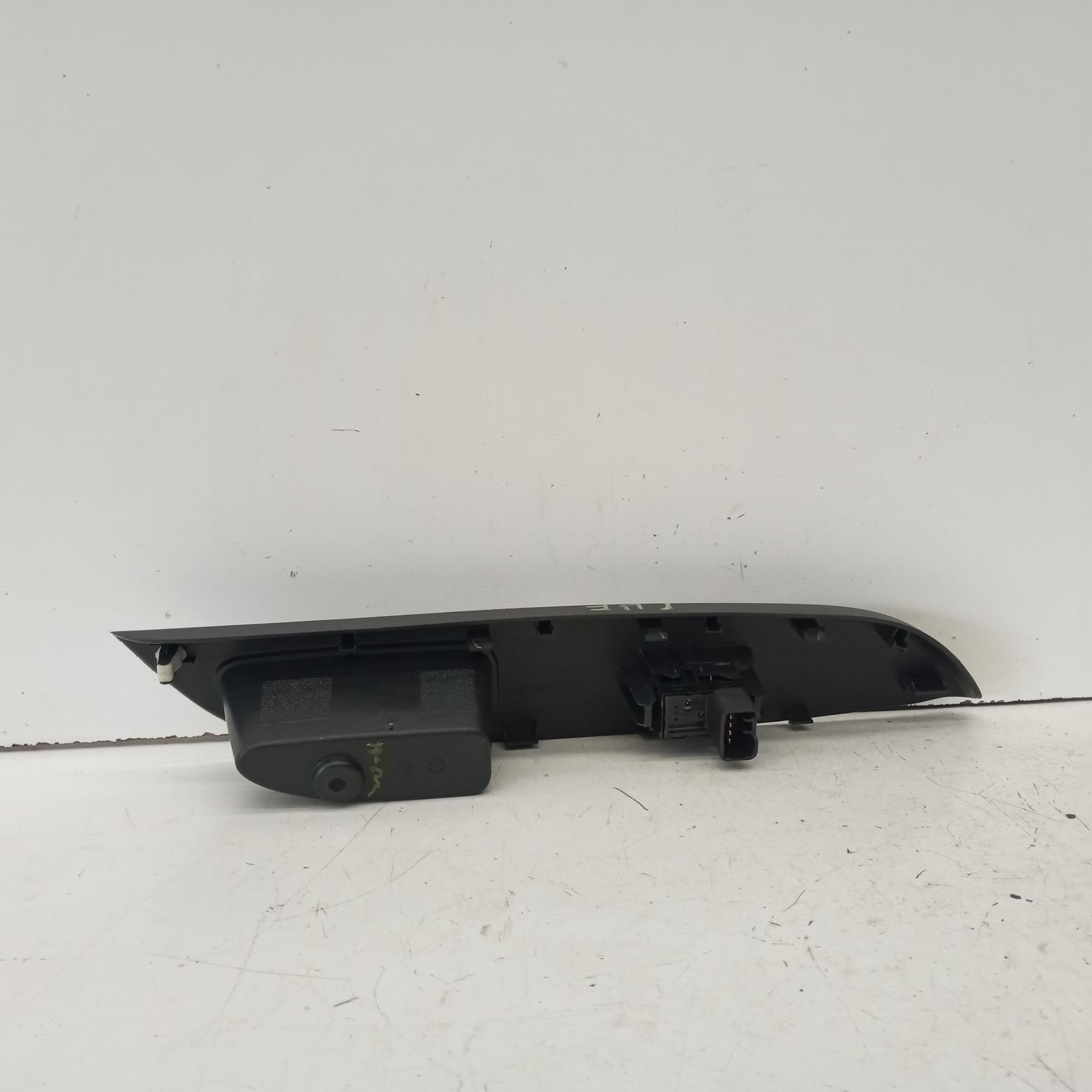 View Auto part Pwr Dr Wind Switch Mitsubishi Triton 2022