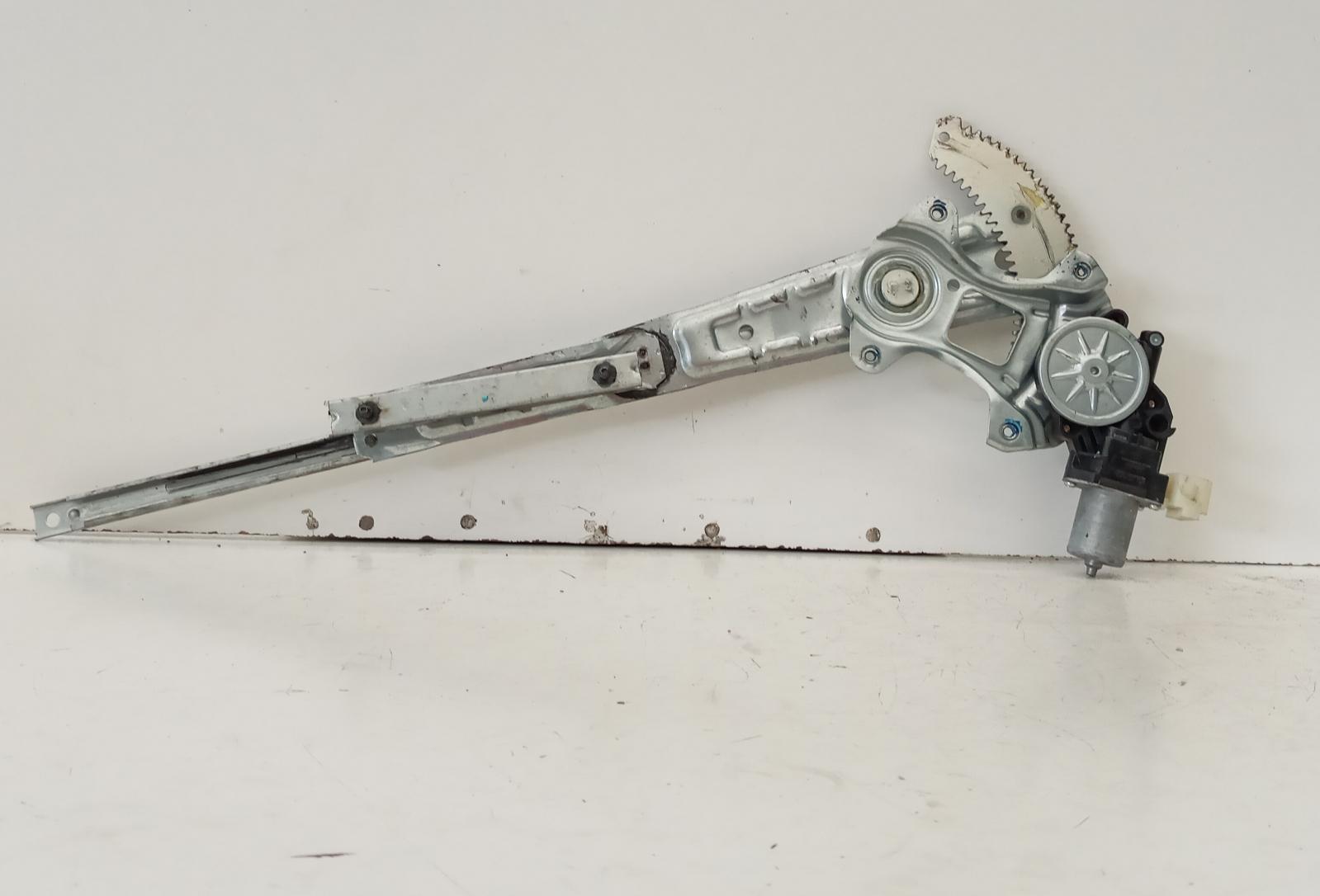View Auto part Right Front Window Reg/Motor Mitsubishi Triton 2022