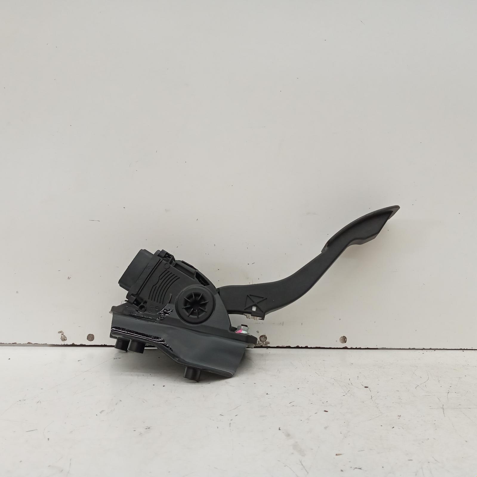 View Auto part Pedal Assembly Mitsubishi Triton 2022