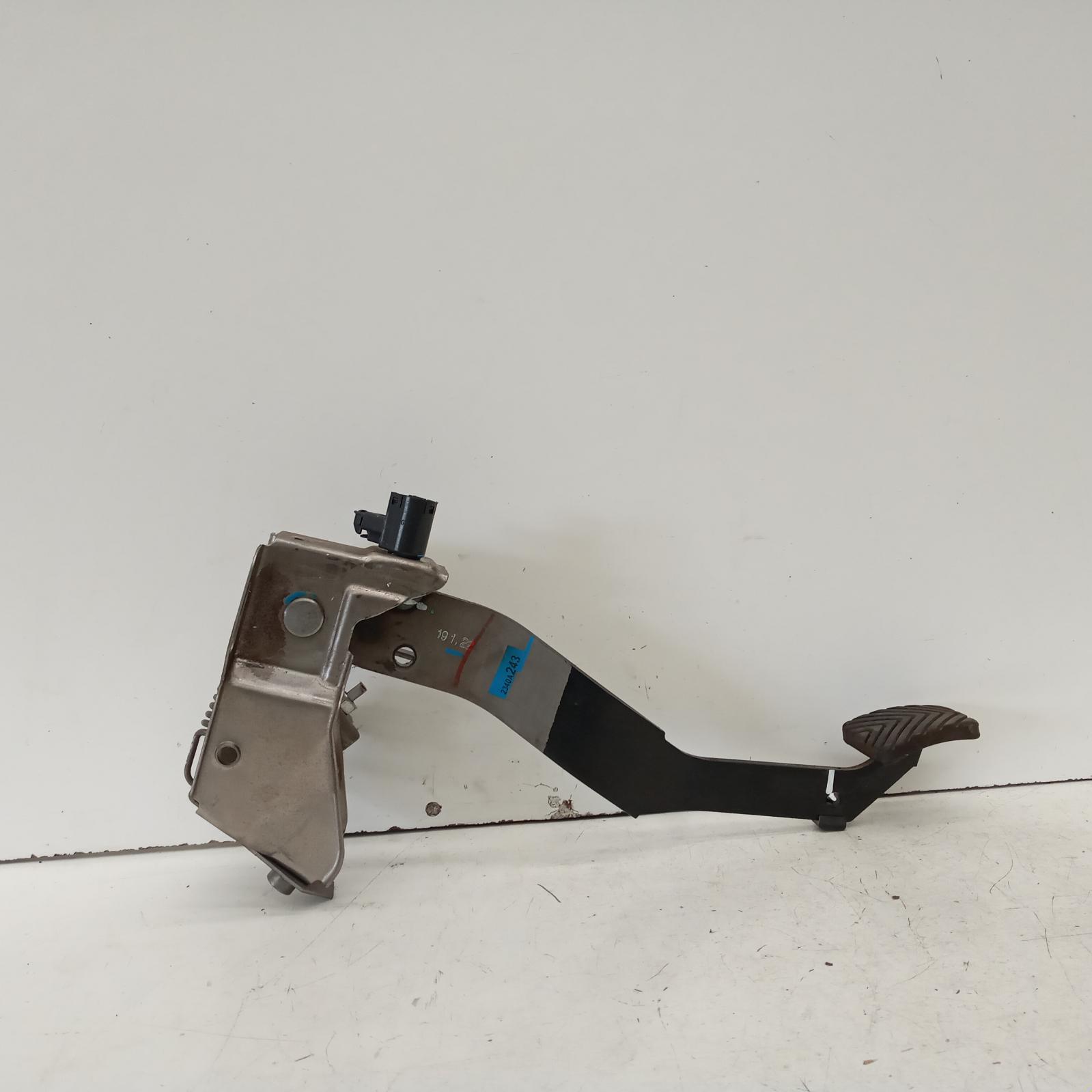 View Auto part Pedal Assembly Mitsubishi Triton 2022