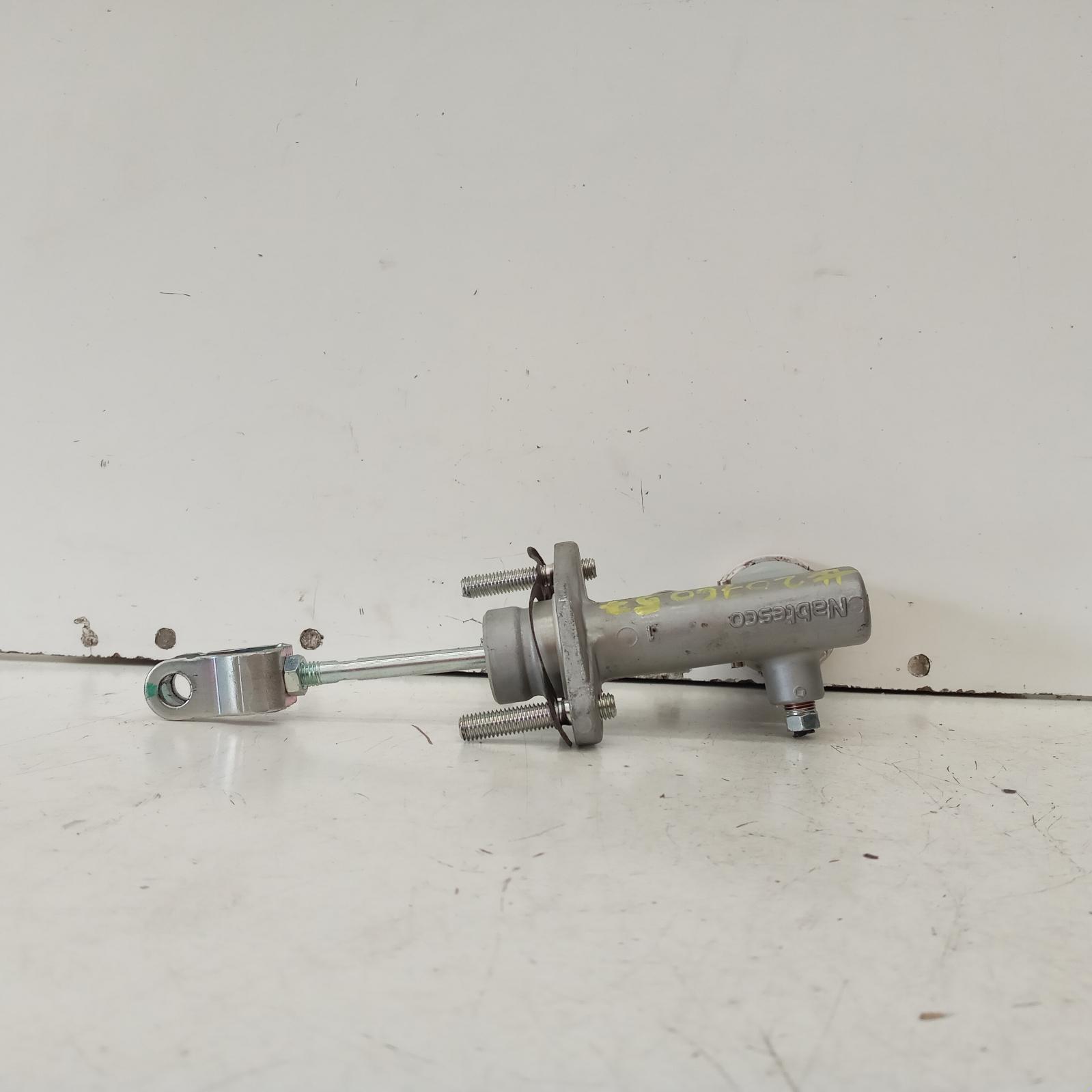 View Auto part Clutch Master Cylind Mitsubishi Triton 2022