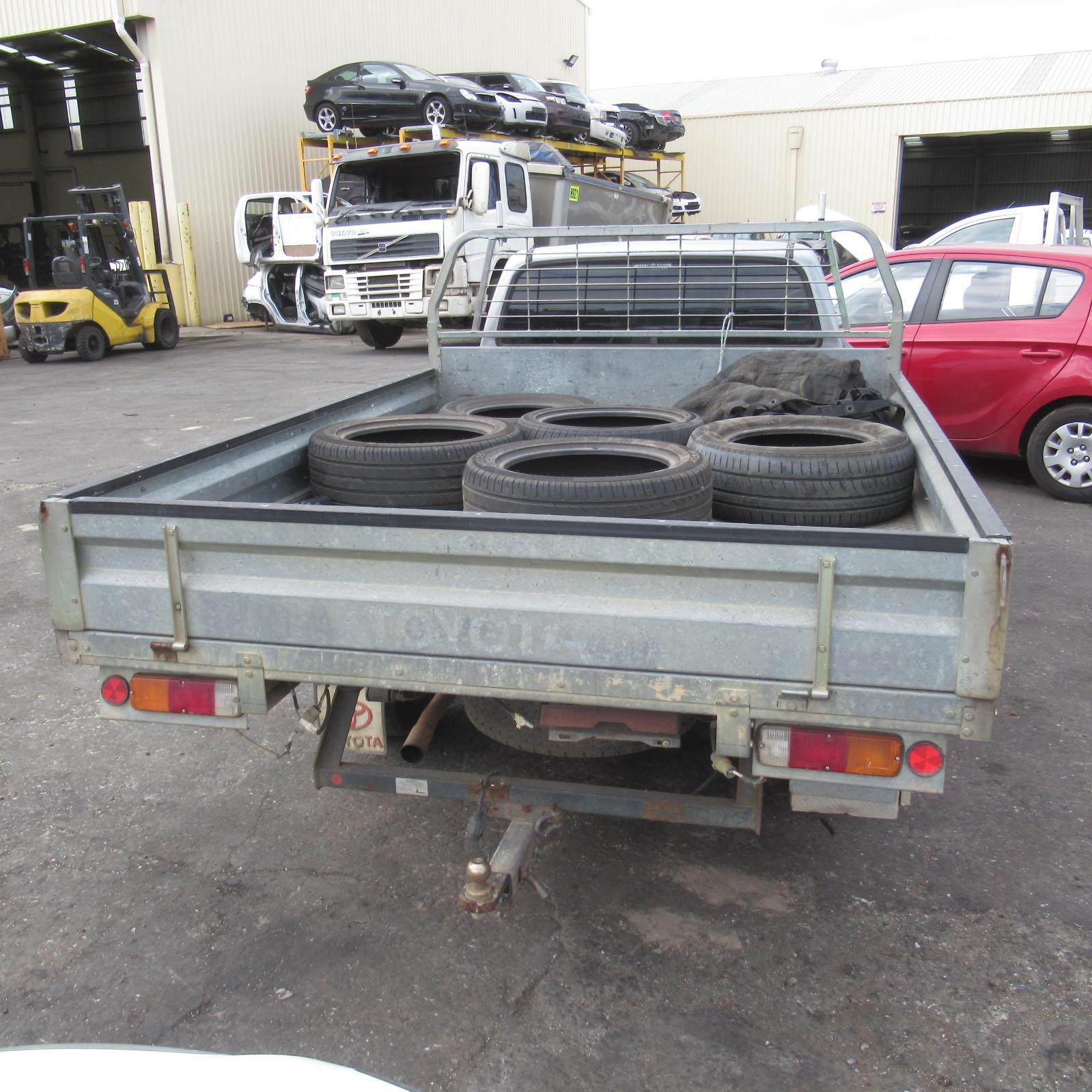 View Auto part Sunvisor Toyota Hilux 2004