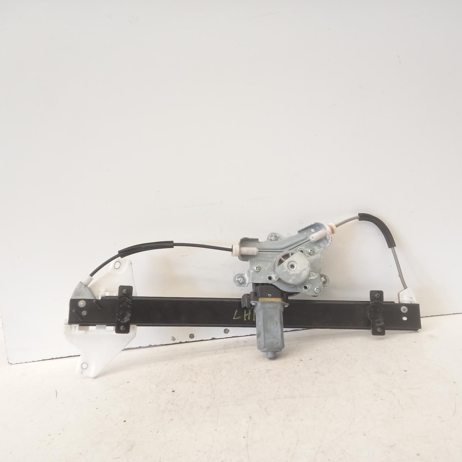 2011 Ssangyong Korando Left Front Window Reg/Motor View Auto part Left Front Window Reg/Motor Ssangyong Korando 2011