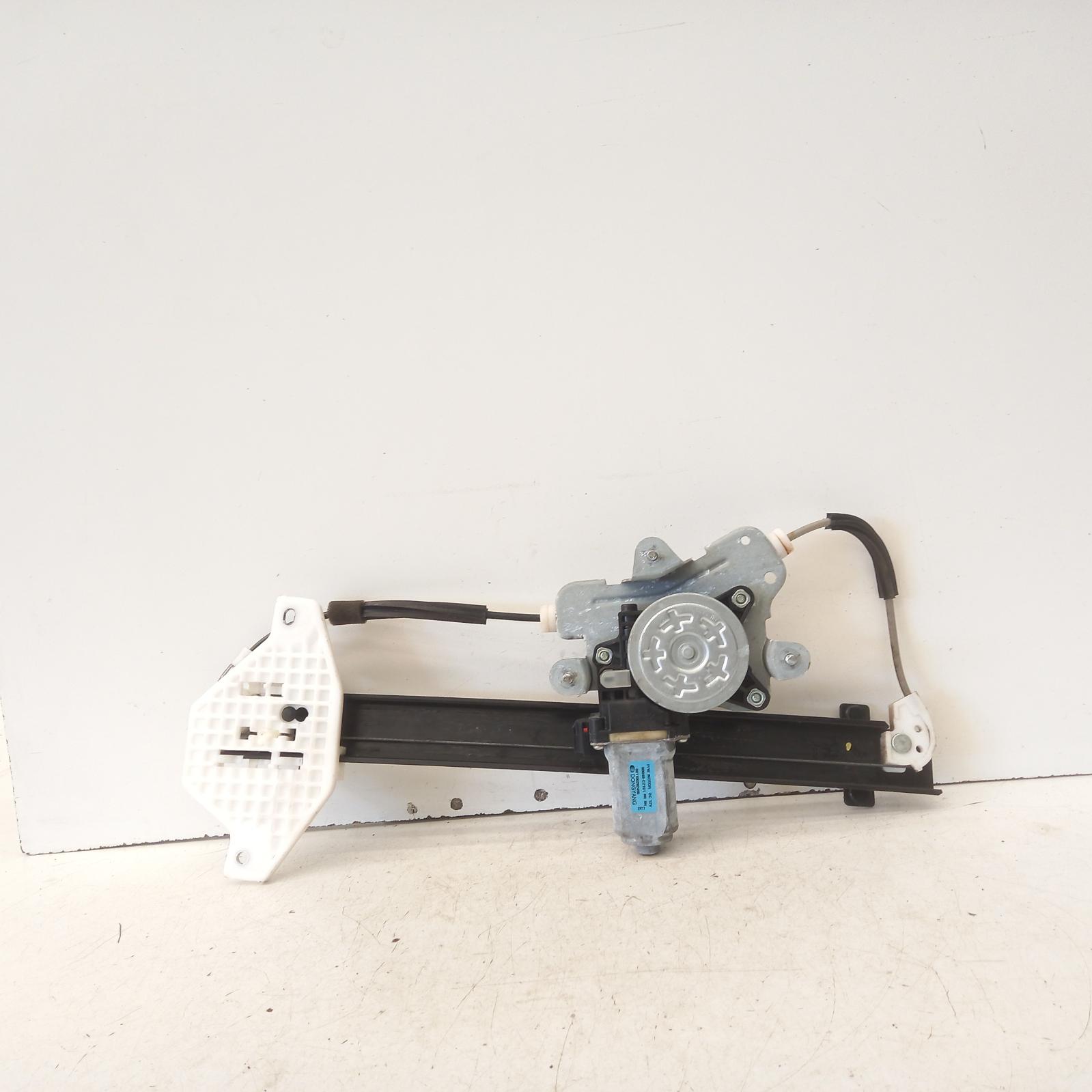 View Auto part Right Rear Wnd Reg/Motor Ssangyong Korando 2011