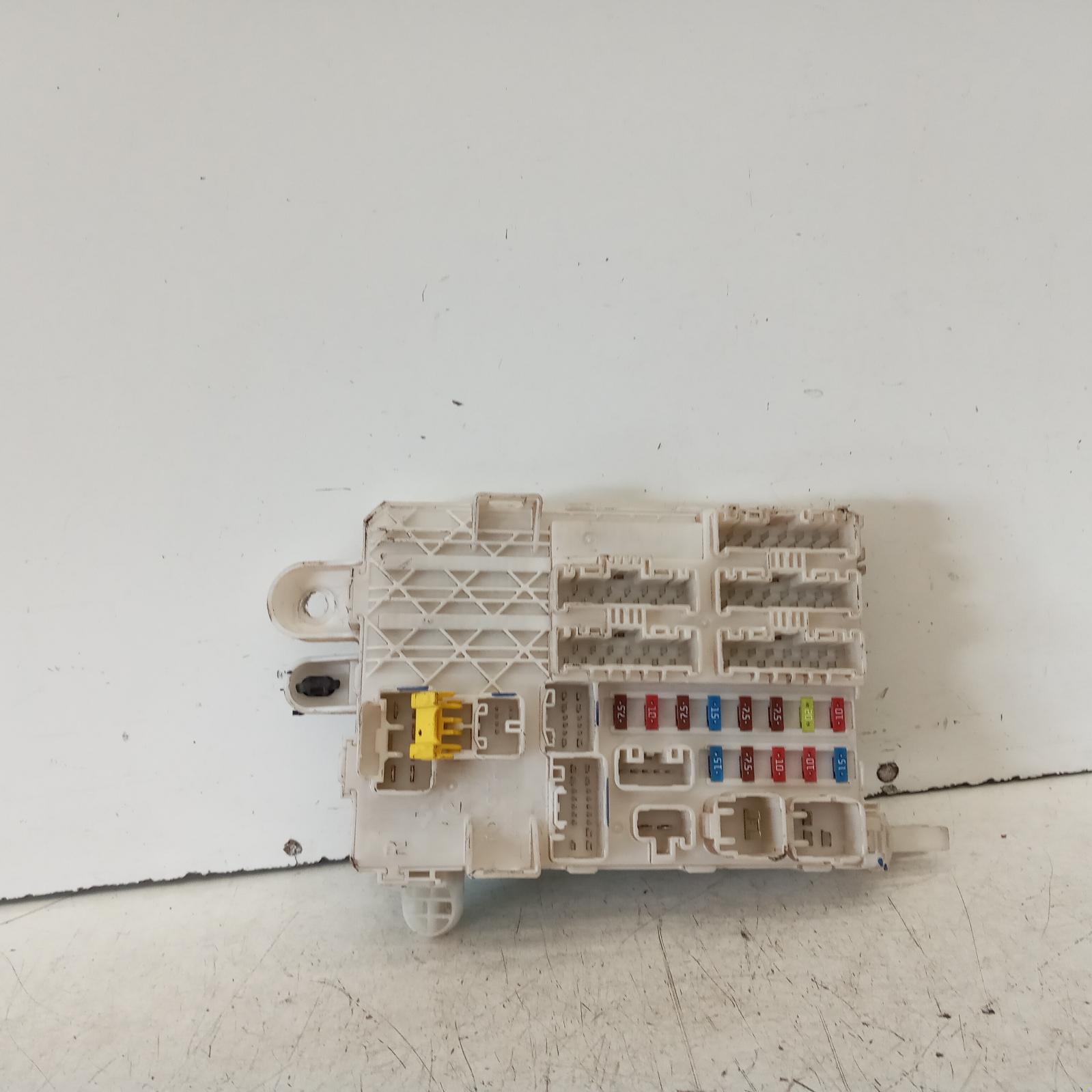 View Auto part Fuse Box Toyota Hilux 2011