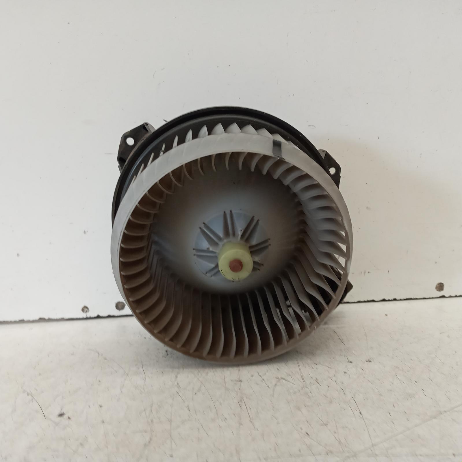 View Auto part Heater Fan Motor Toyota Hilux 2011