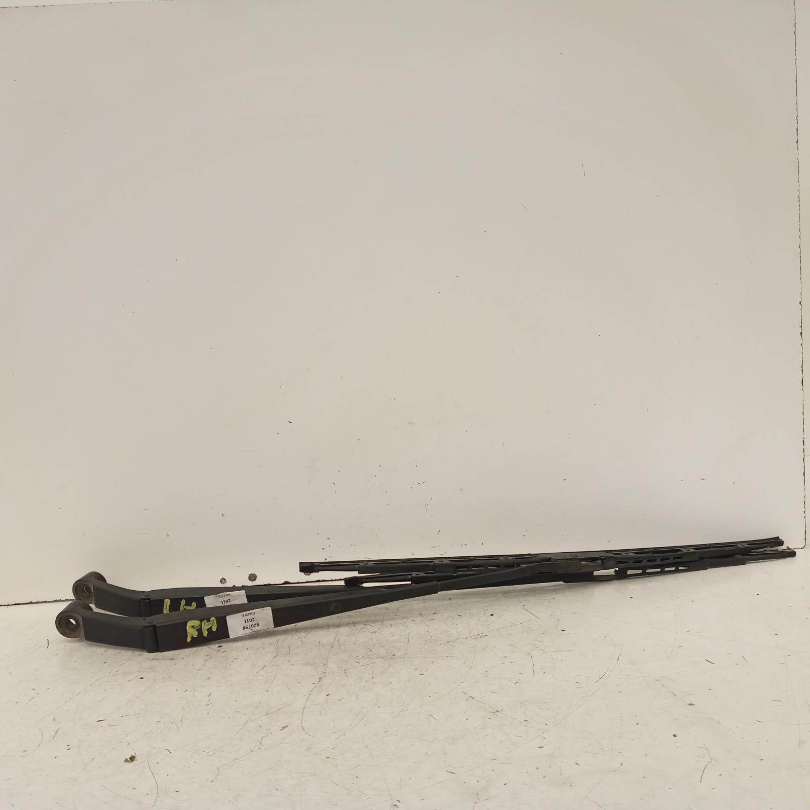 View Auto part Wiper Arm Toyota Hilux 2011