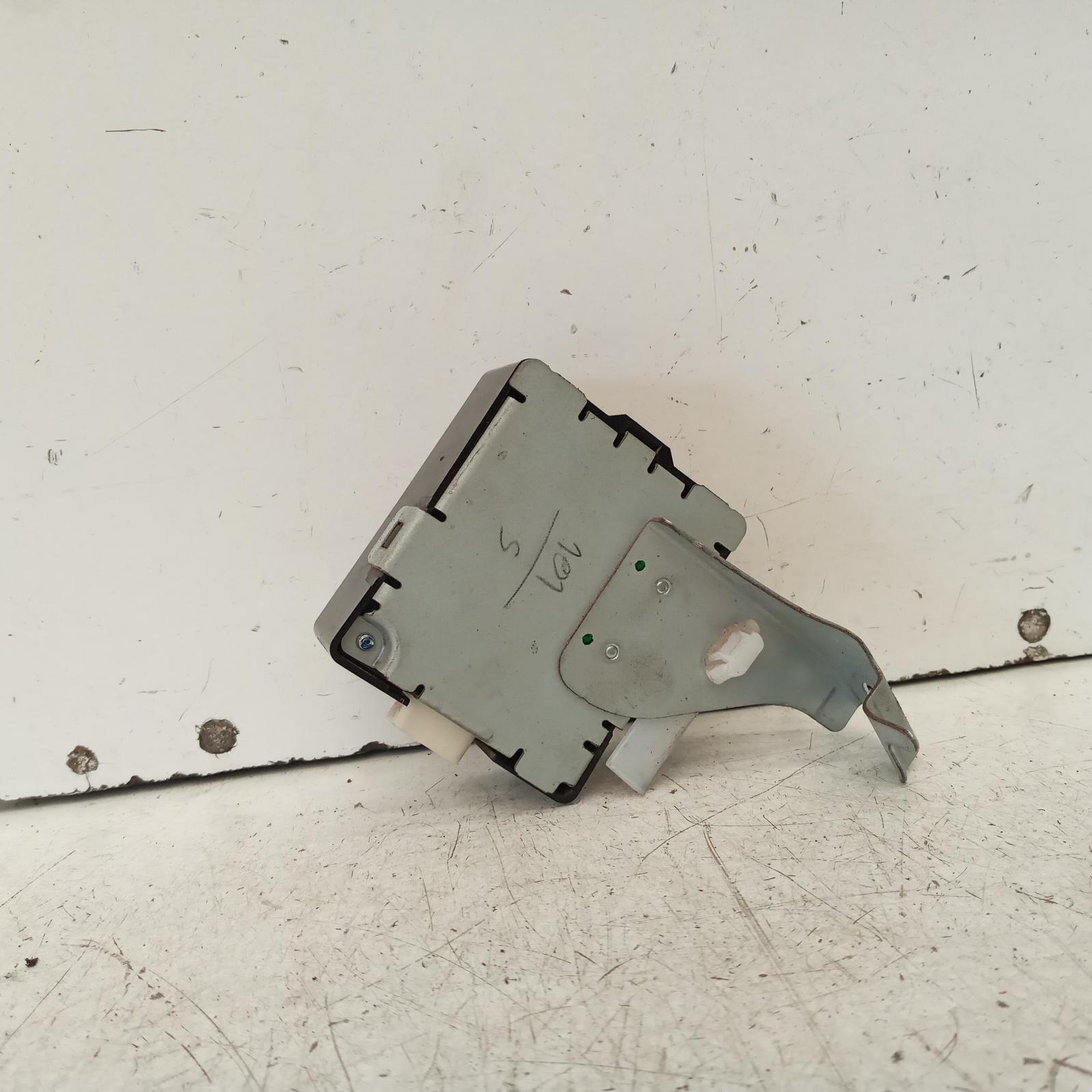 View Auto part Misc Switch/Relay Toyota Hilux 2011