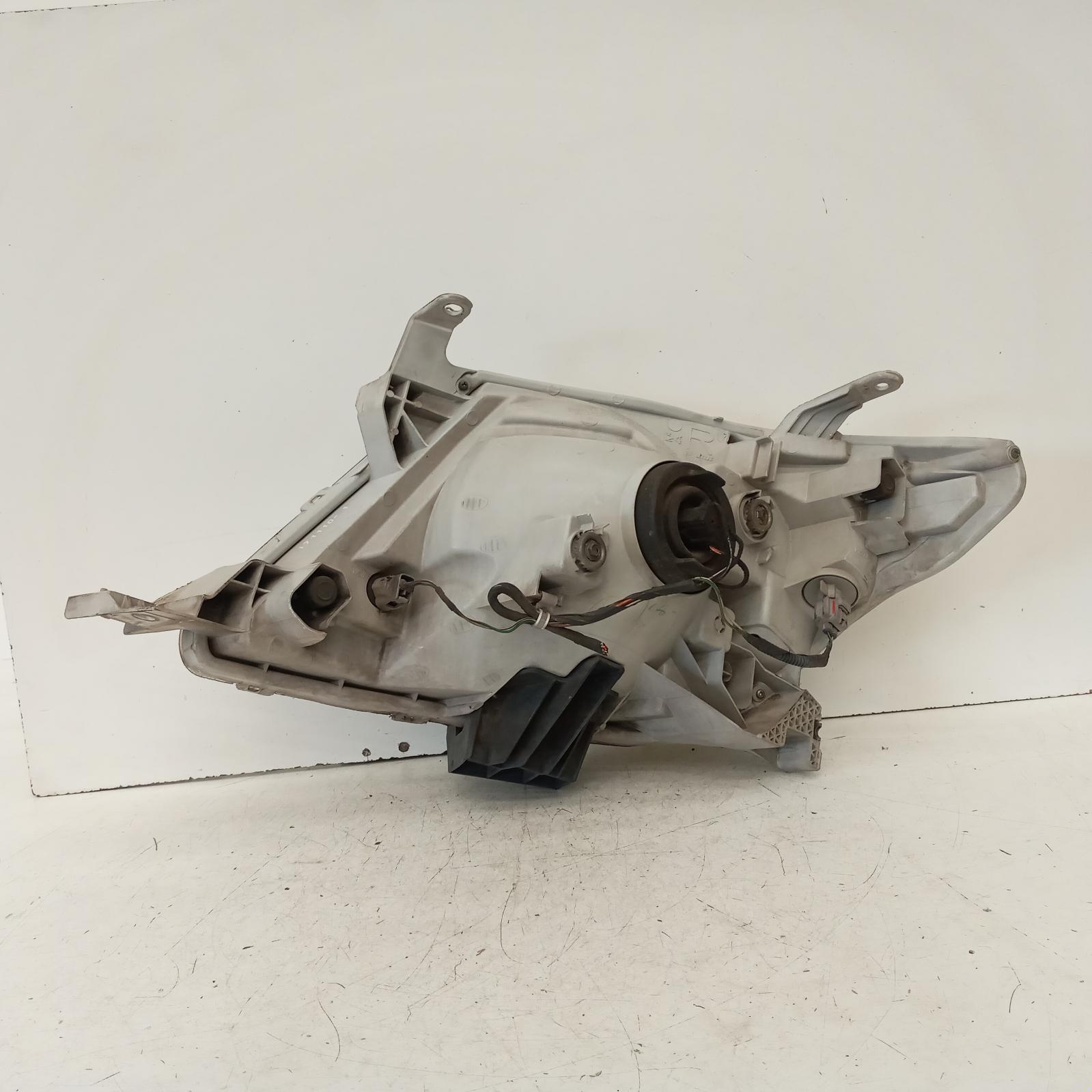 View Auto part Right Headlamp Toyota Hilux 2011