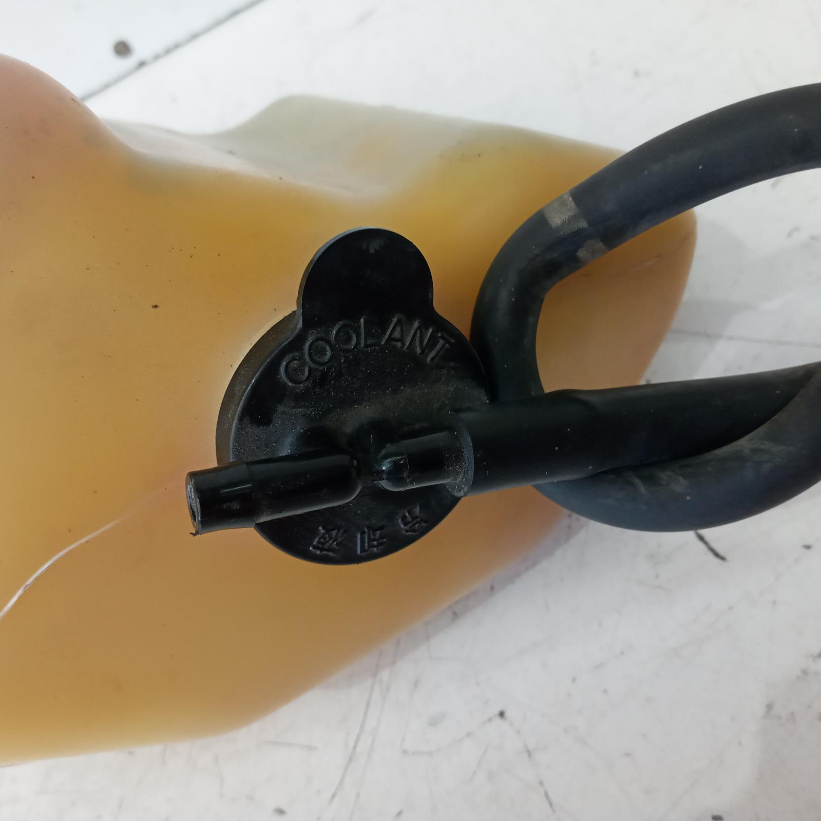 View Auto part Overflow Bottle Lexus Es300 (92-05) 2004