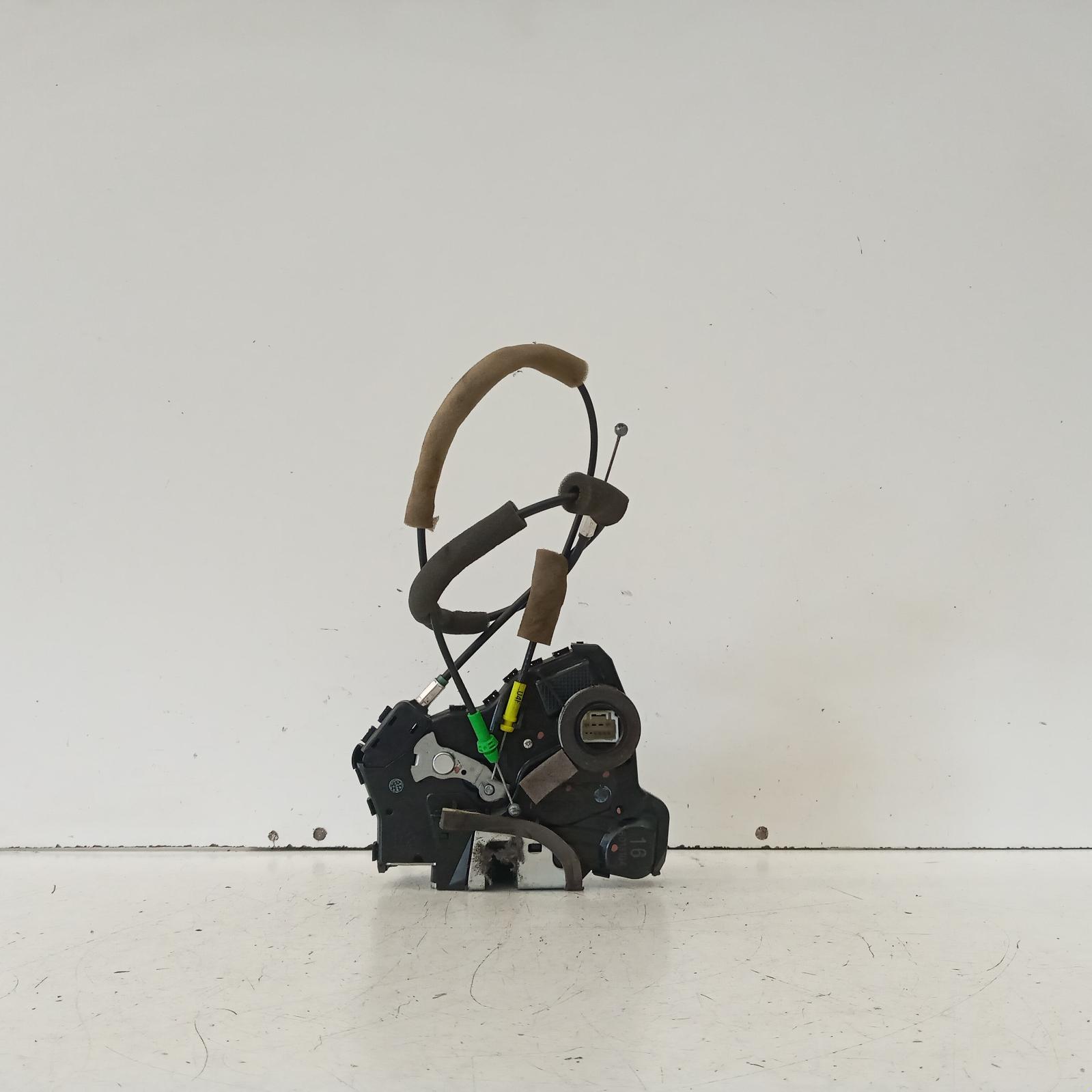 View Auto part Door/Boot/Gate Lock Lexus Es300 (92-05) 2004