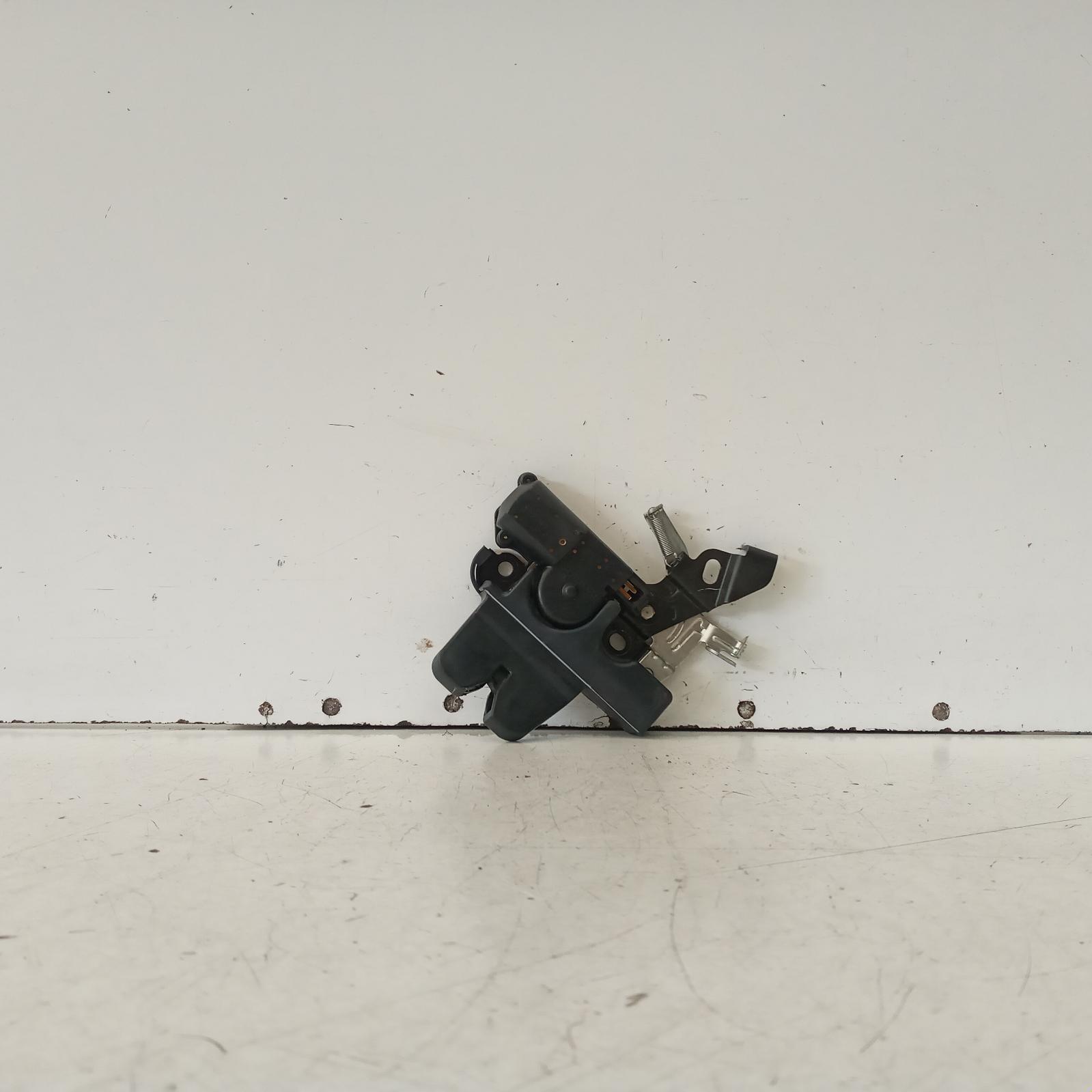 View Auto part Door/Boot/Gate Lock Lexus Es300 (92-05) 2004