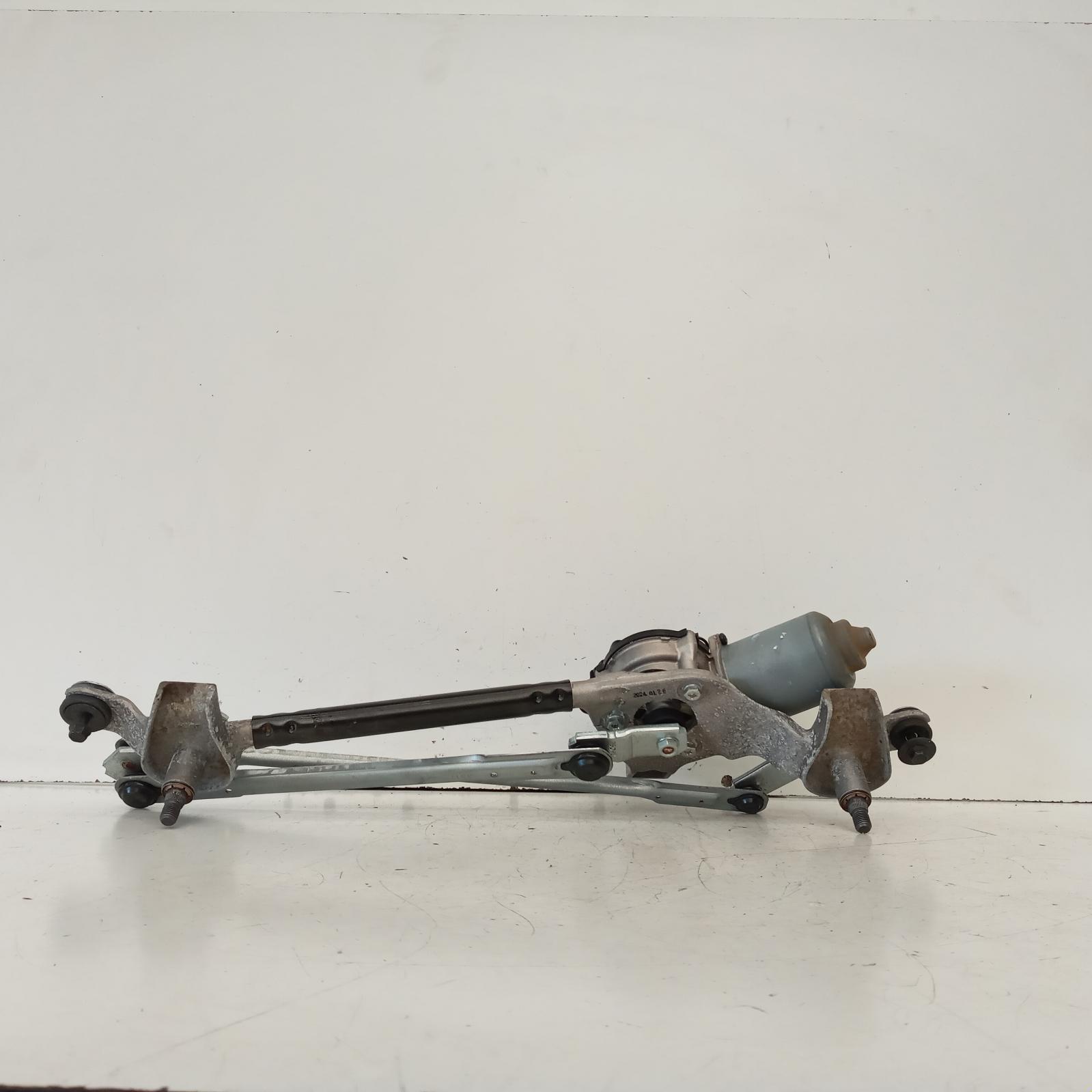 View Auto part Wiper Motor Kia Cerato 2024