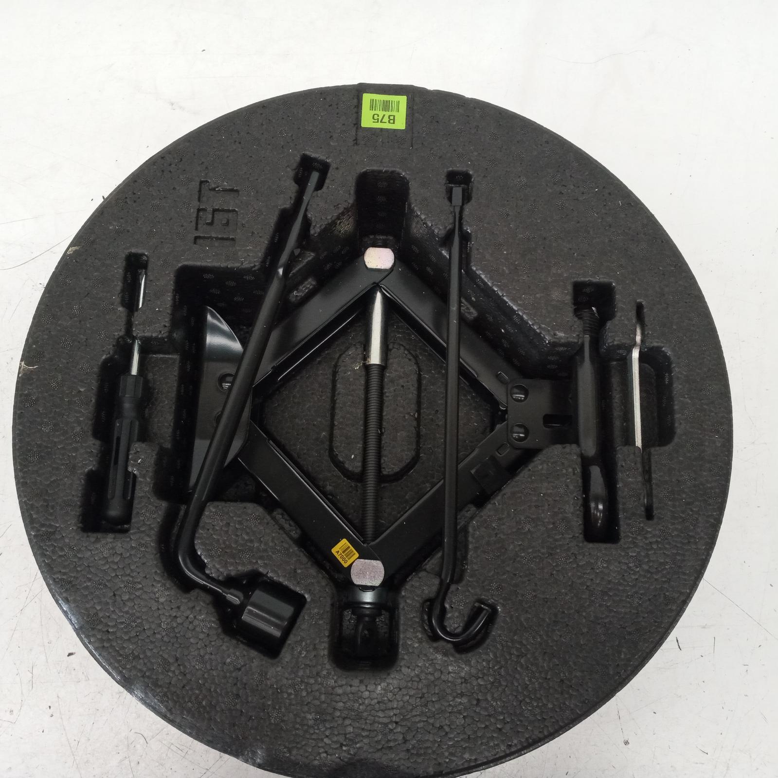 View Auto part Jack/Tool Kit Kia Cerato 2024