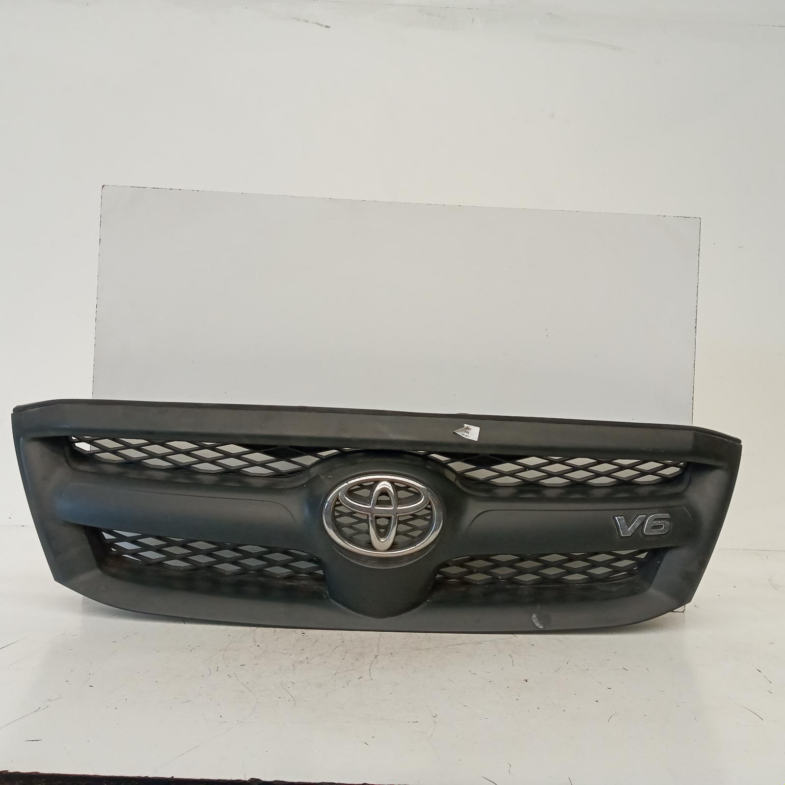 View Auto part Grille Toyota Hilux 2006
