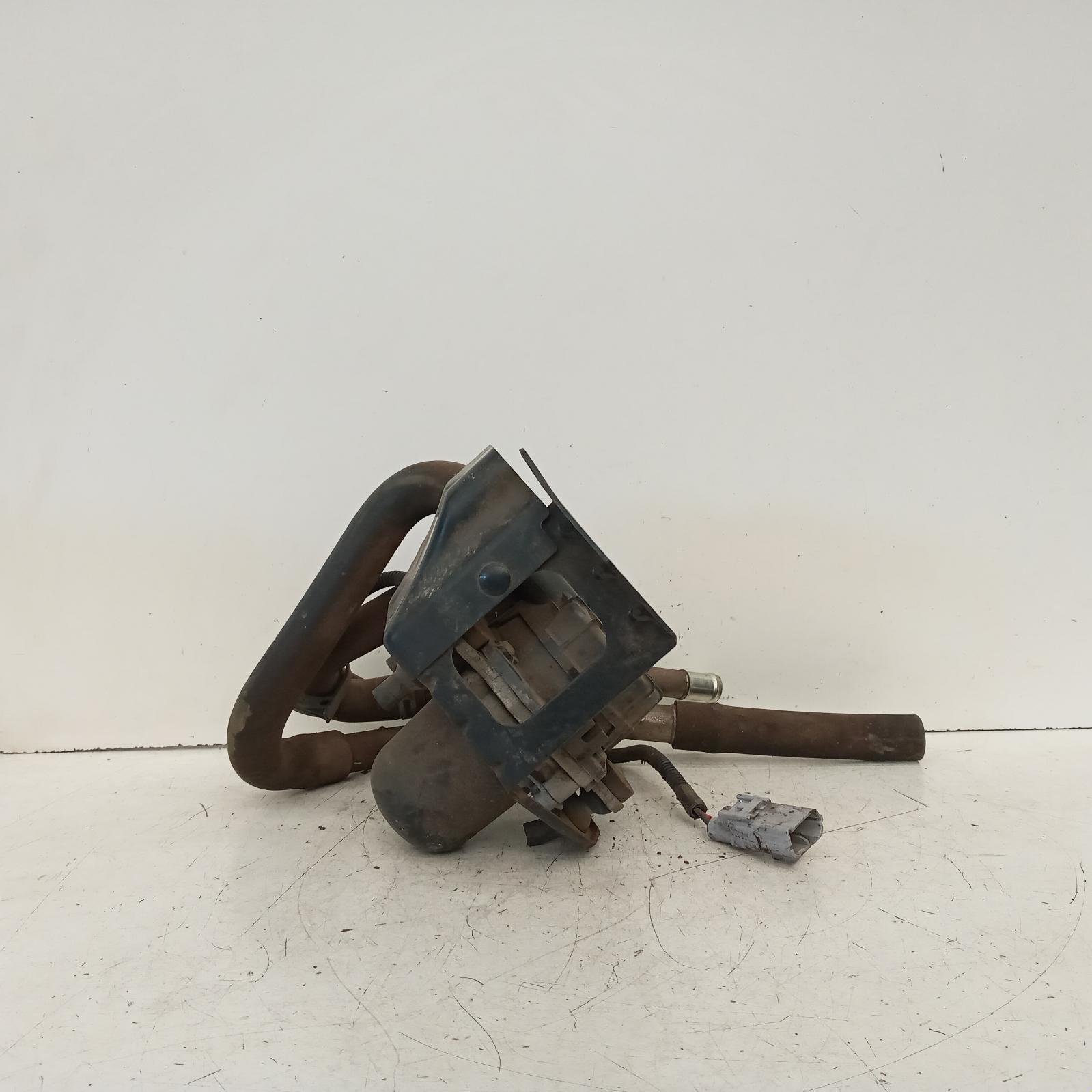 2006 Toyota Hilux Vacuum/Air Pump View Auto part Vacuum/Air Pump Toyota Hilux 2006