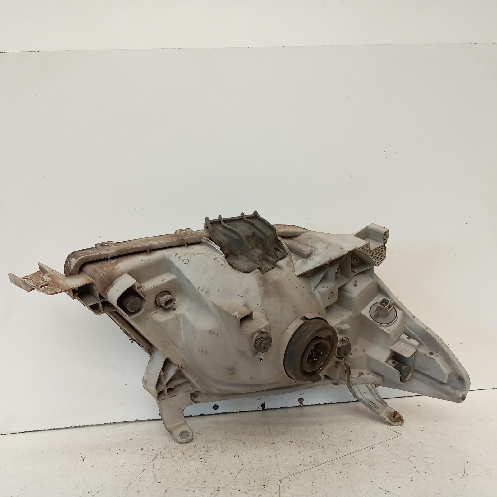 2006 Toyota Hilux Left Headlamp View Auto part Left Headlamp Toyota Hilux 2006