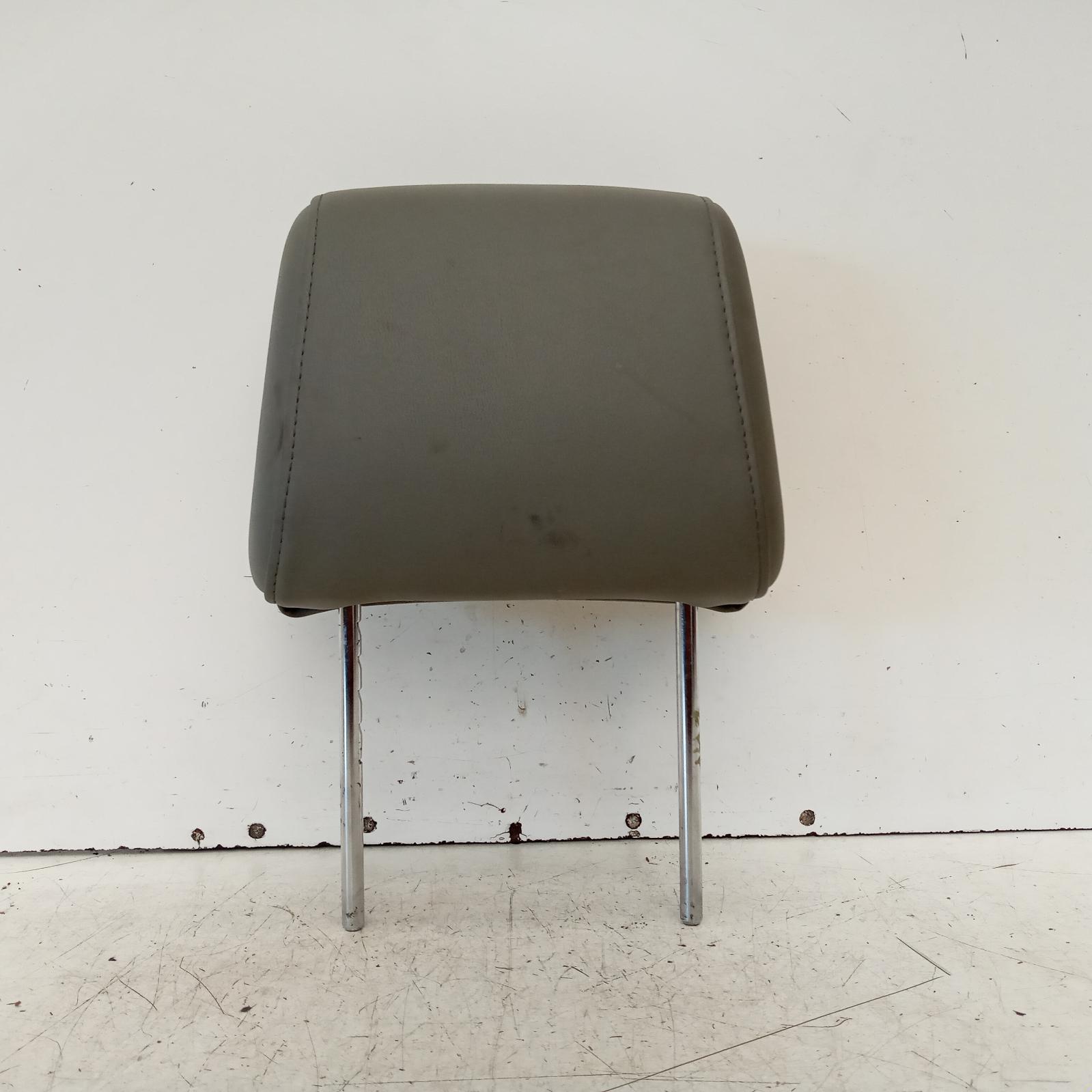 2006 Toyota Hilux Headrest View Auto part Headrest Toyota Hilux 2006