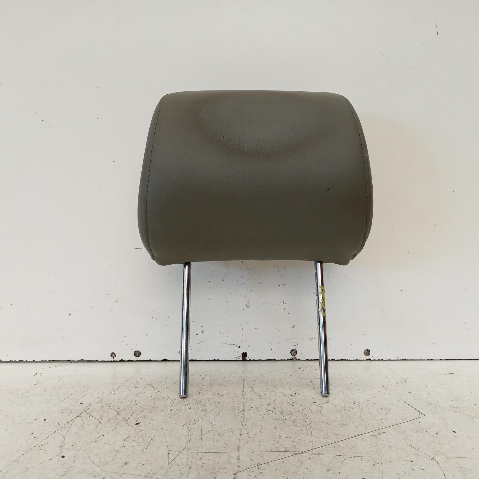 View Auto part Headrest Toyota Hilux 2006