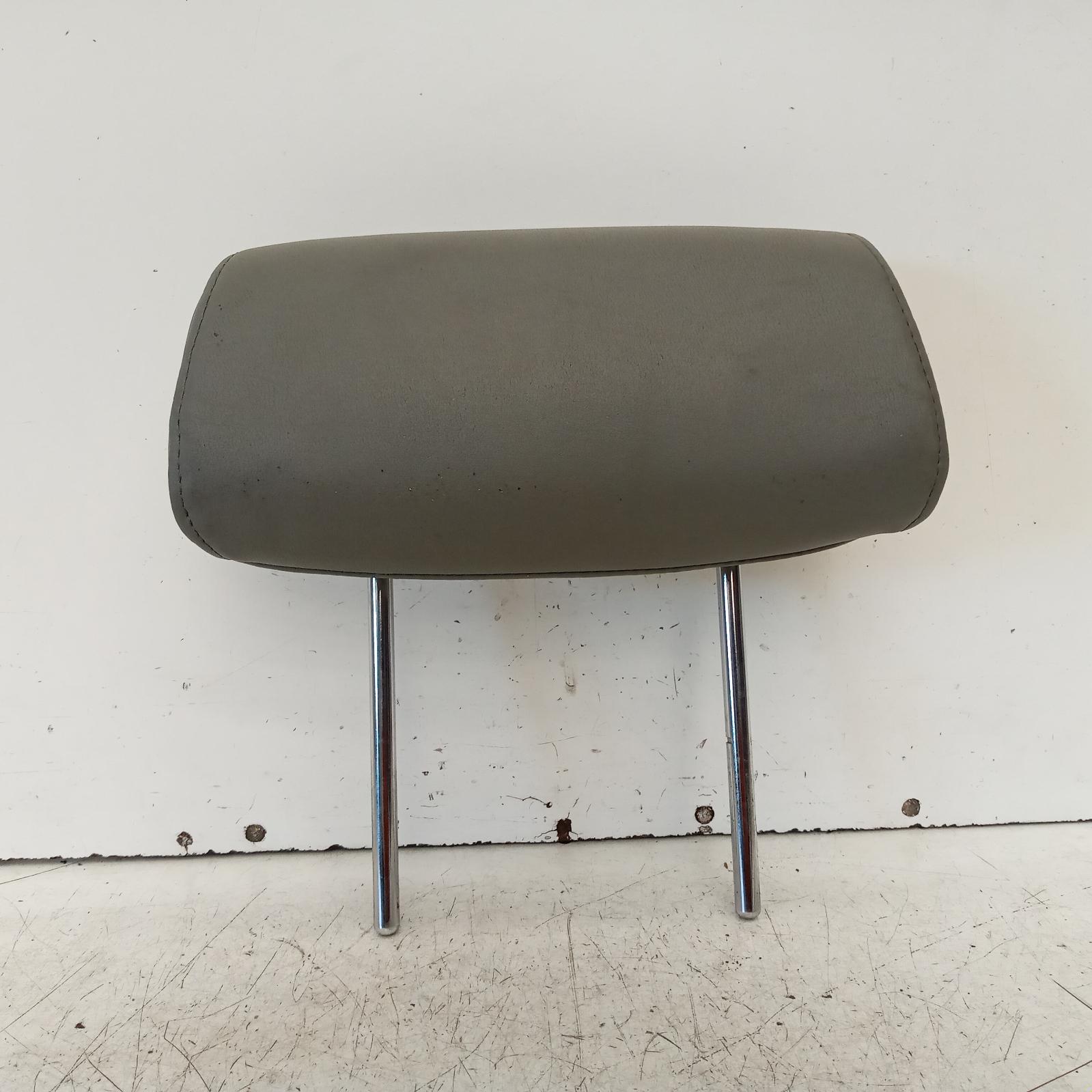 View Auto part Headrest Toyota Hilux 2006