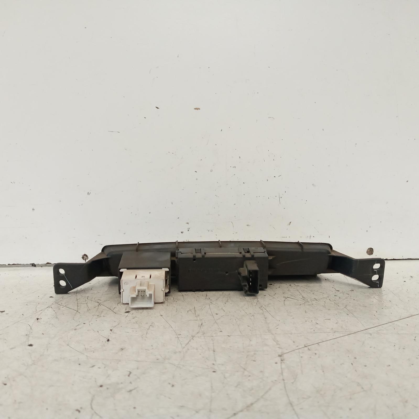 View Auto part Clock Toyota Hilux 2006