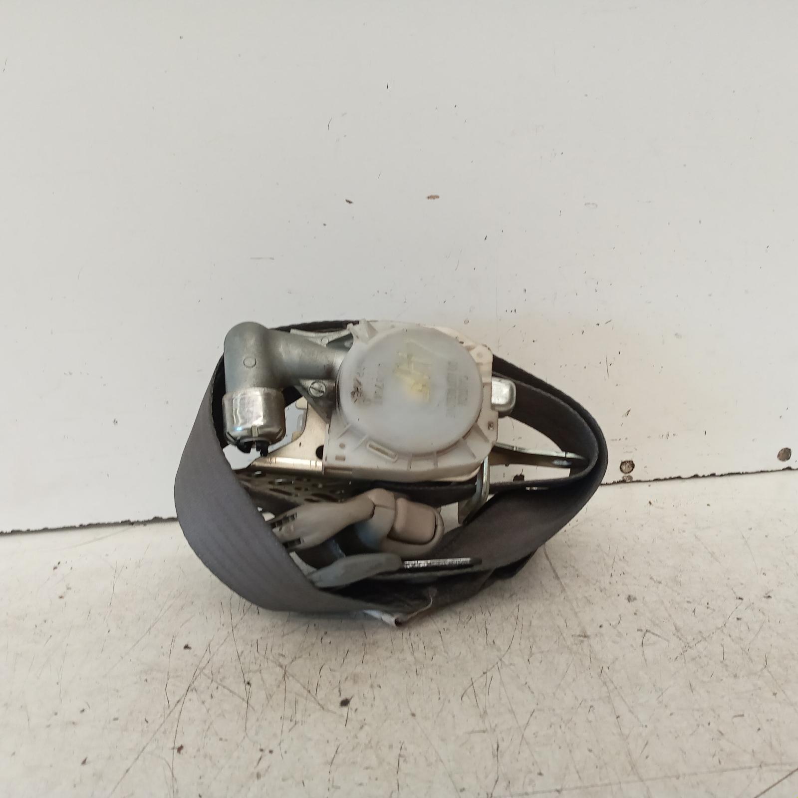 View Auto part Seatbelt/Stalk Toyota Hilux 2006