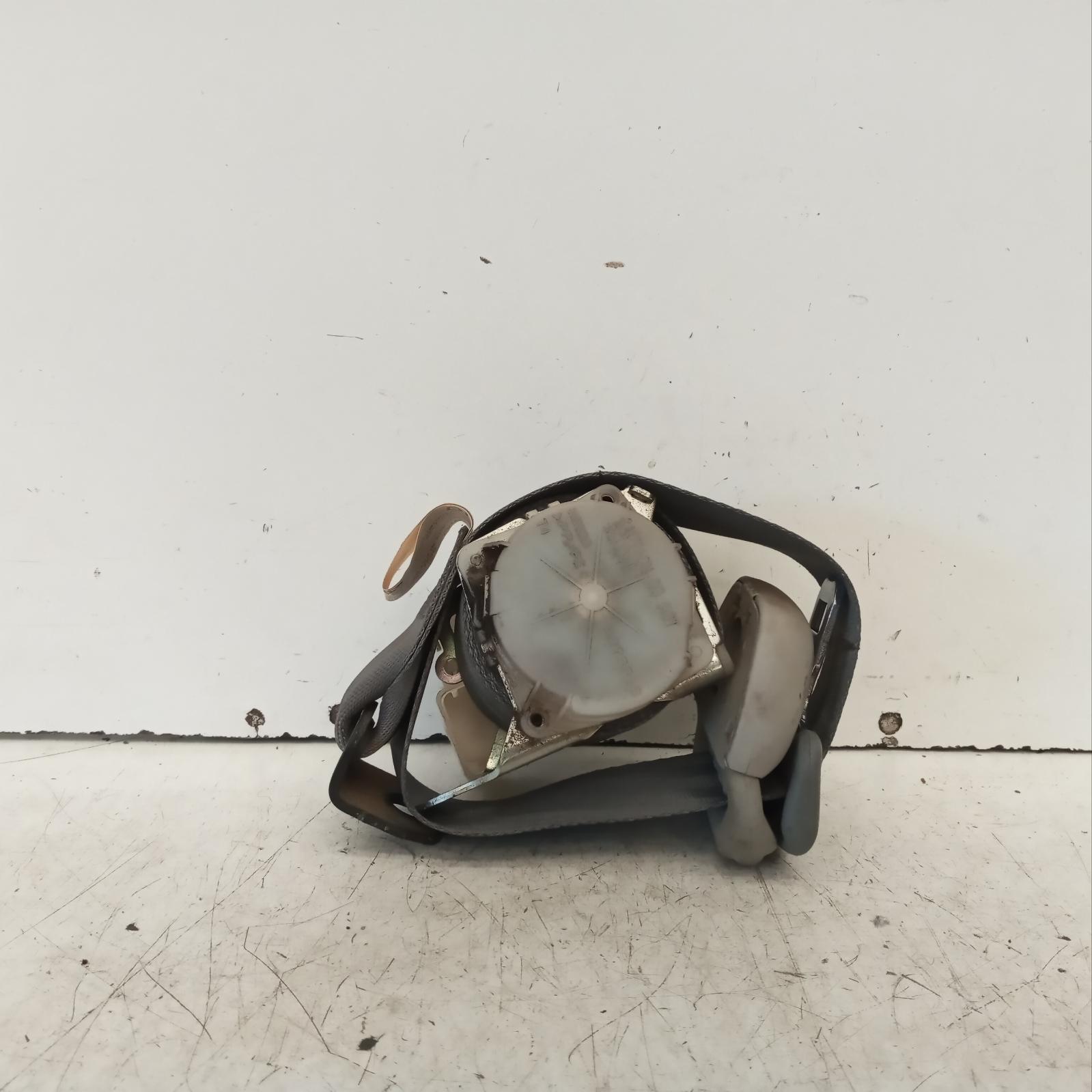 View Auto part Seatbelt/Stalk Toyota Hilux 2006