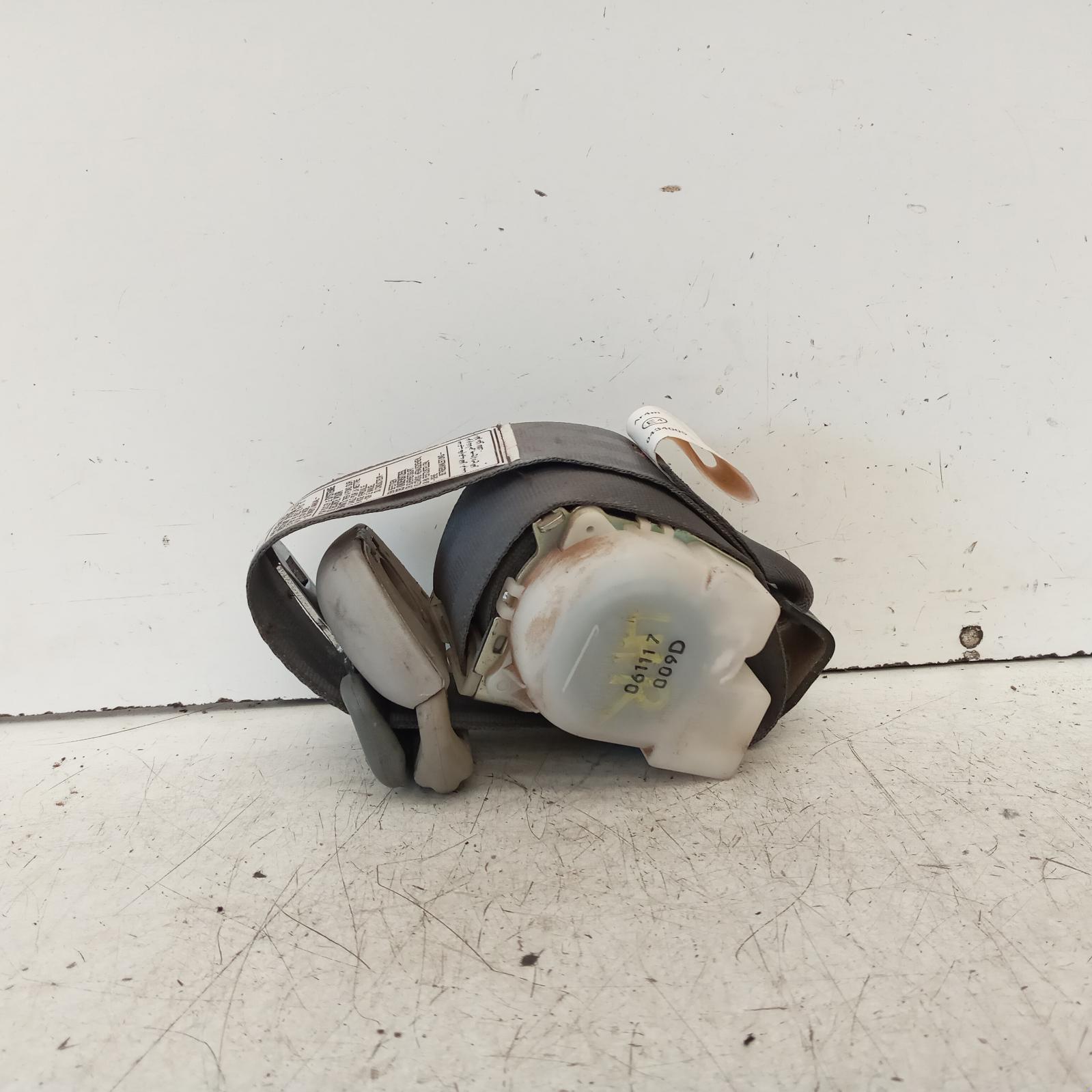 View Auto part Seatbelt/Stalk Toyota Hilux 2006