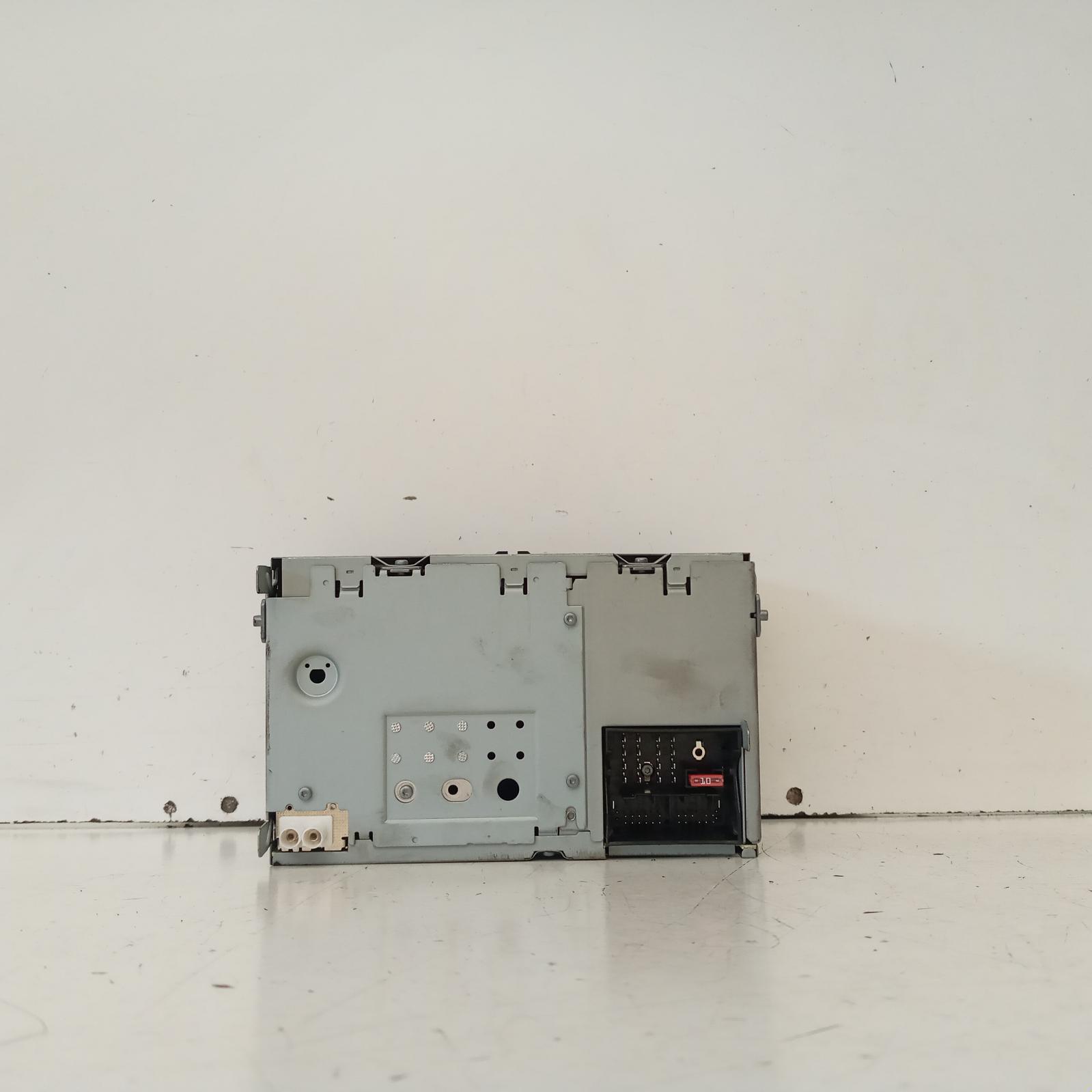 2010 Volkswagen Golf Radio/Cd/Dvd/Sat/Tv View Auto part Radio/Cd/Dvd/Sat/Tv Volkswagen Golf 2010