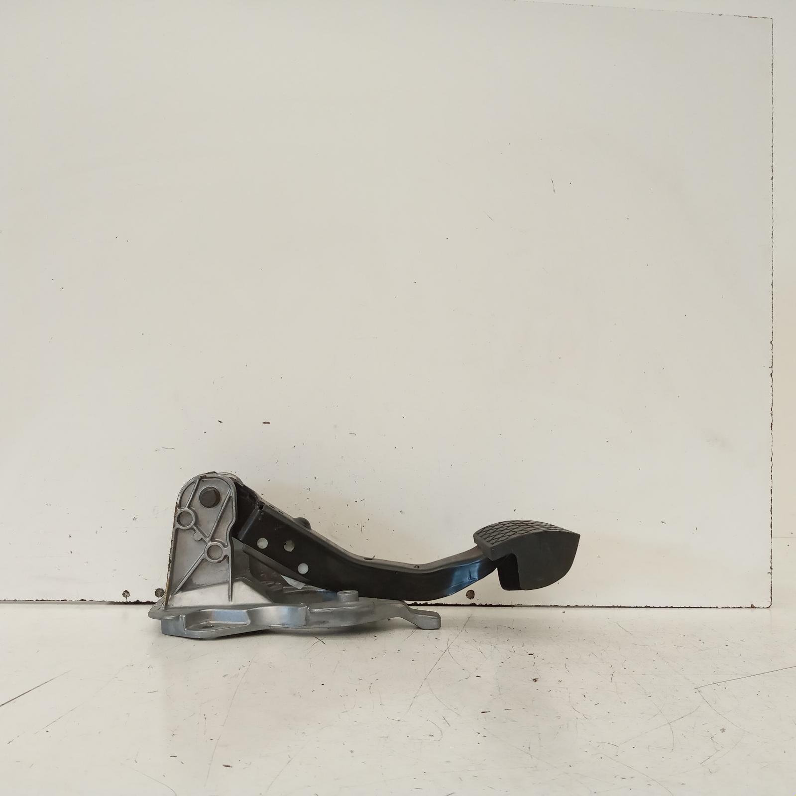 View Auto part Pedal Assembly Volkswagen Golf 2010
