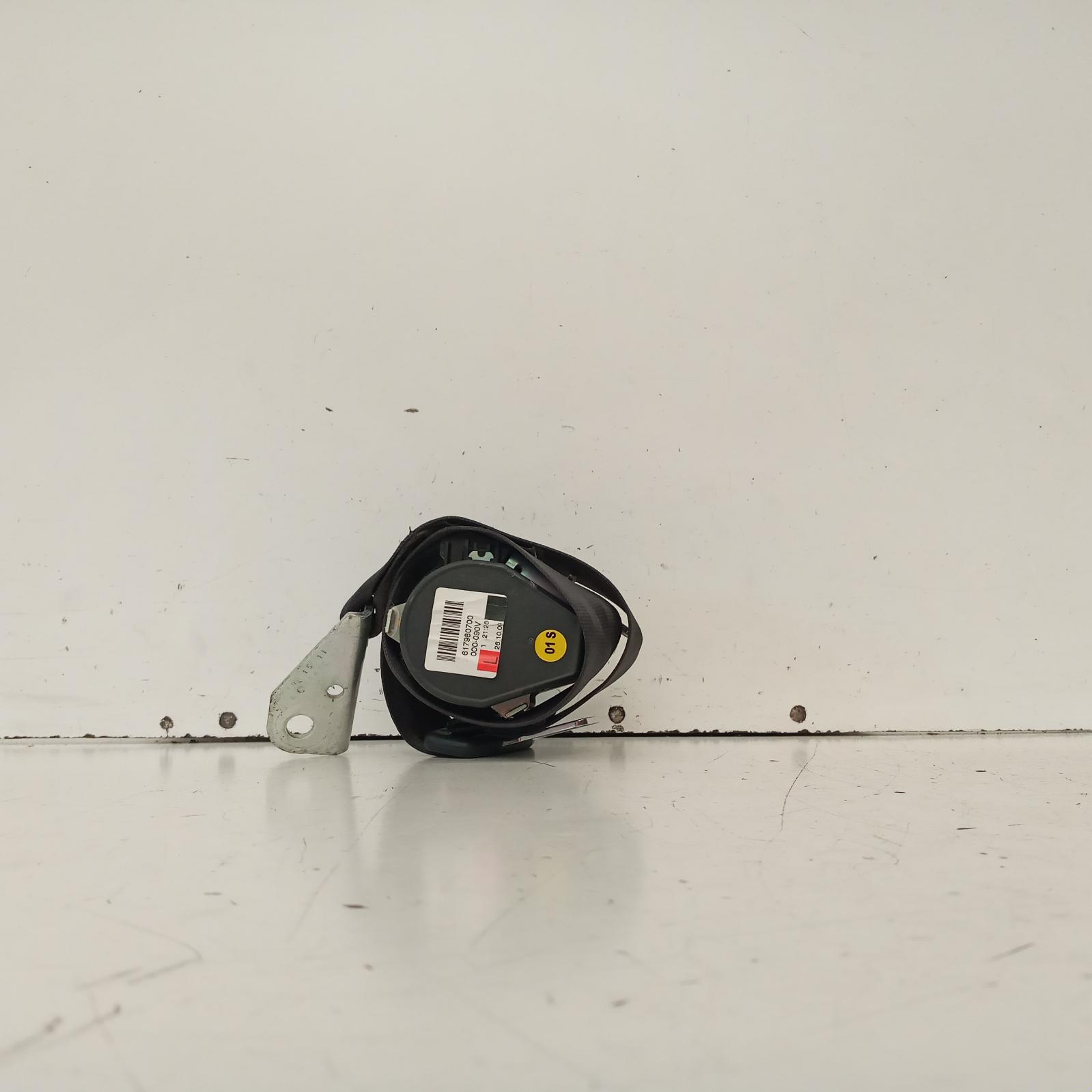 View Auto part Seatbelt/Stalk Volkswagen Golf 2010