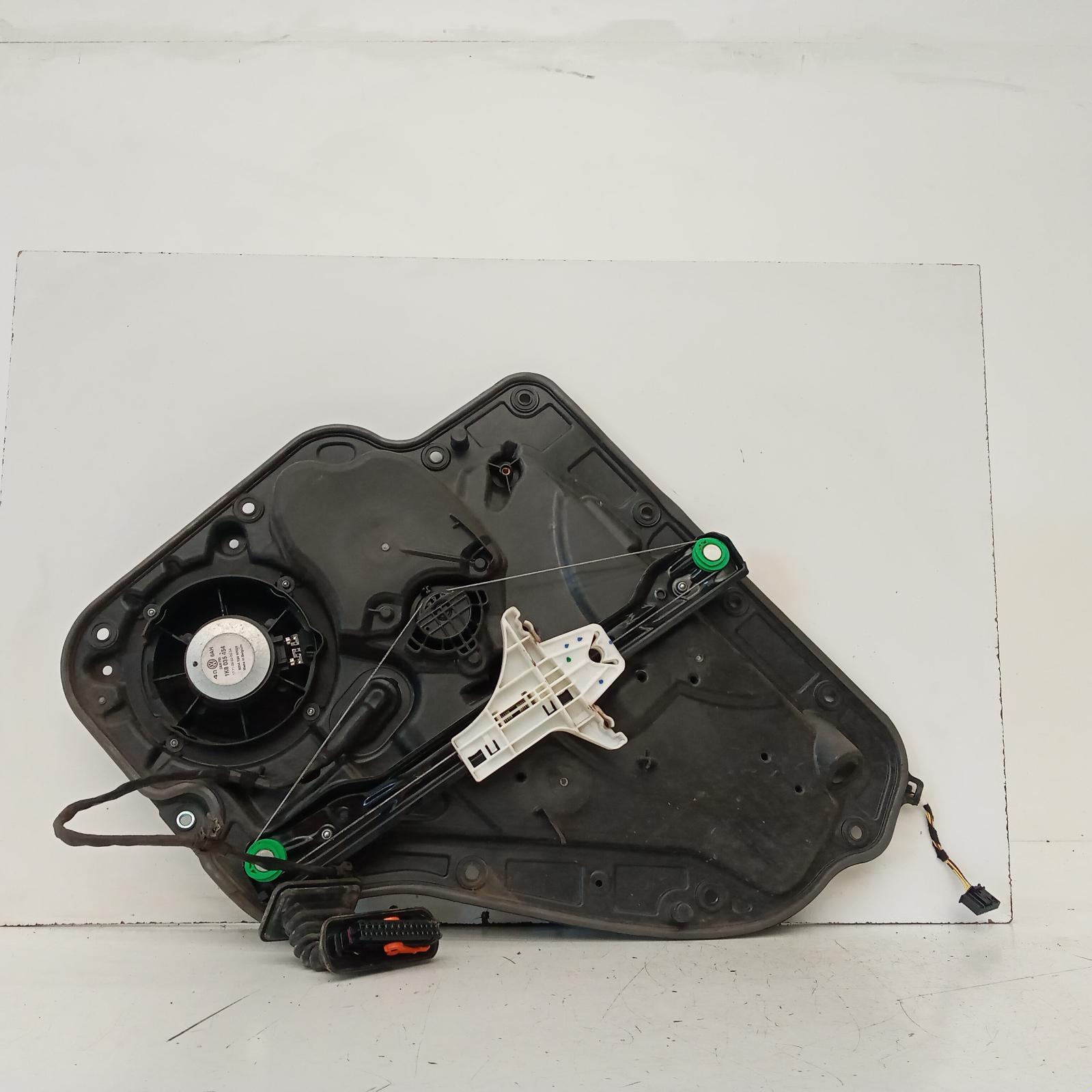 View Auto part Left Rear Wnd Reg/Motor Volkswagen Golf 2010