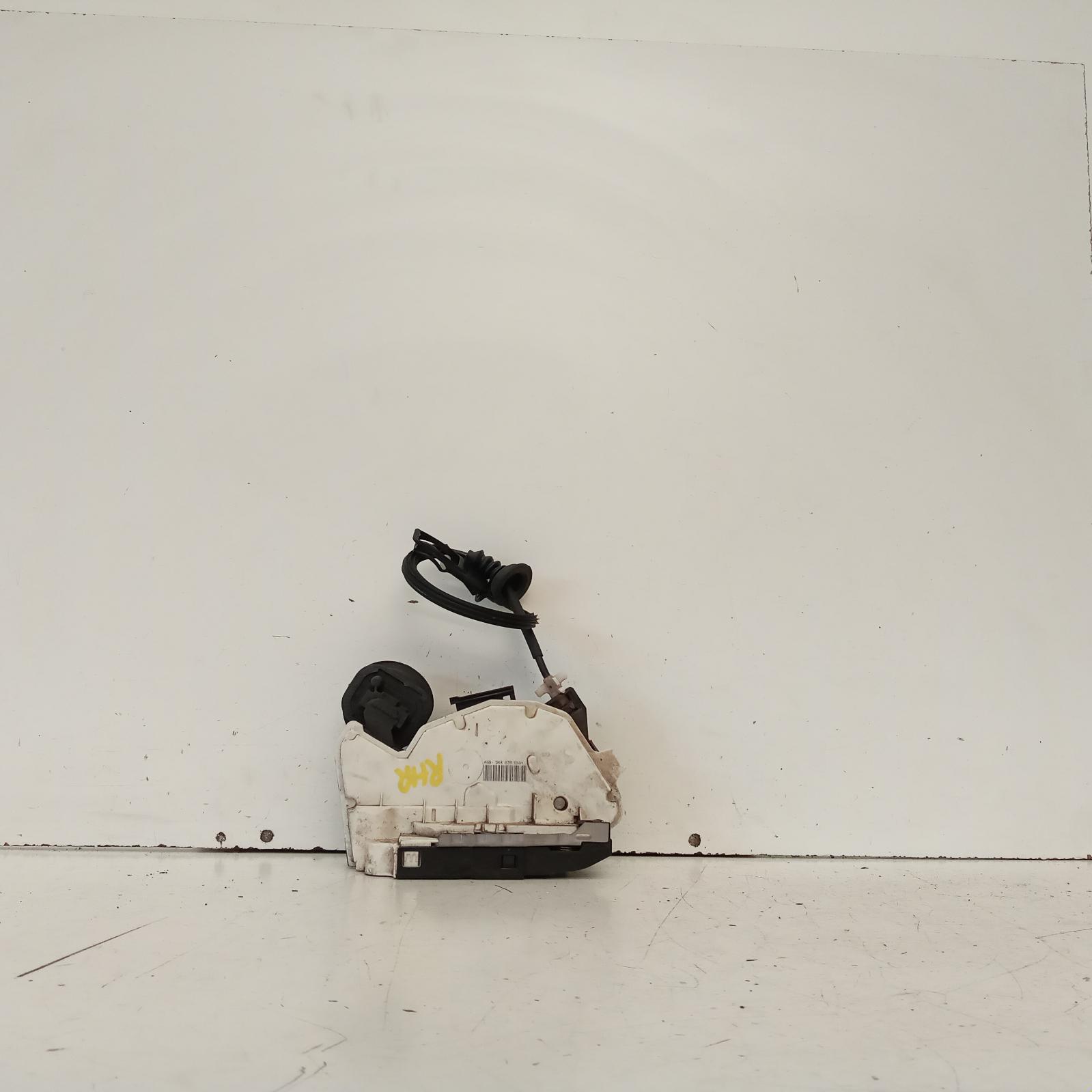 View Auto part Door/Boot/Gate Lock Volkswagen Golf 2010